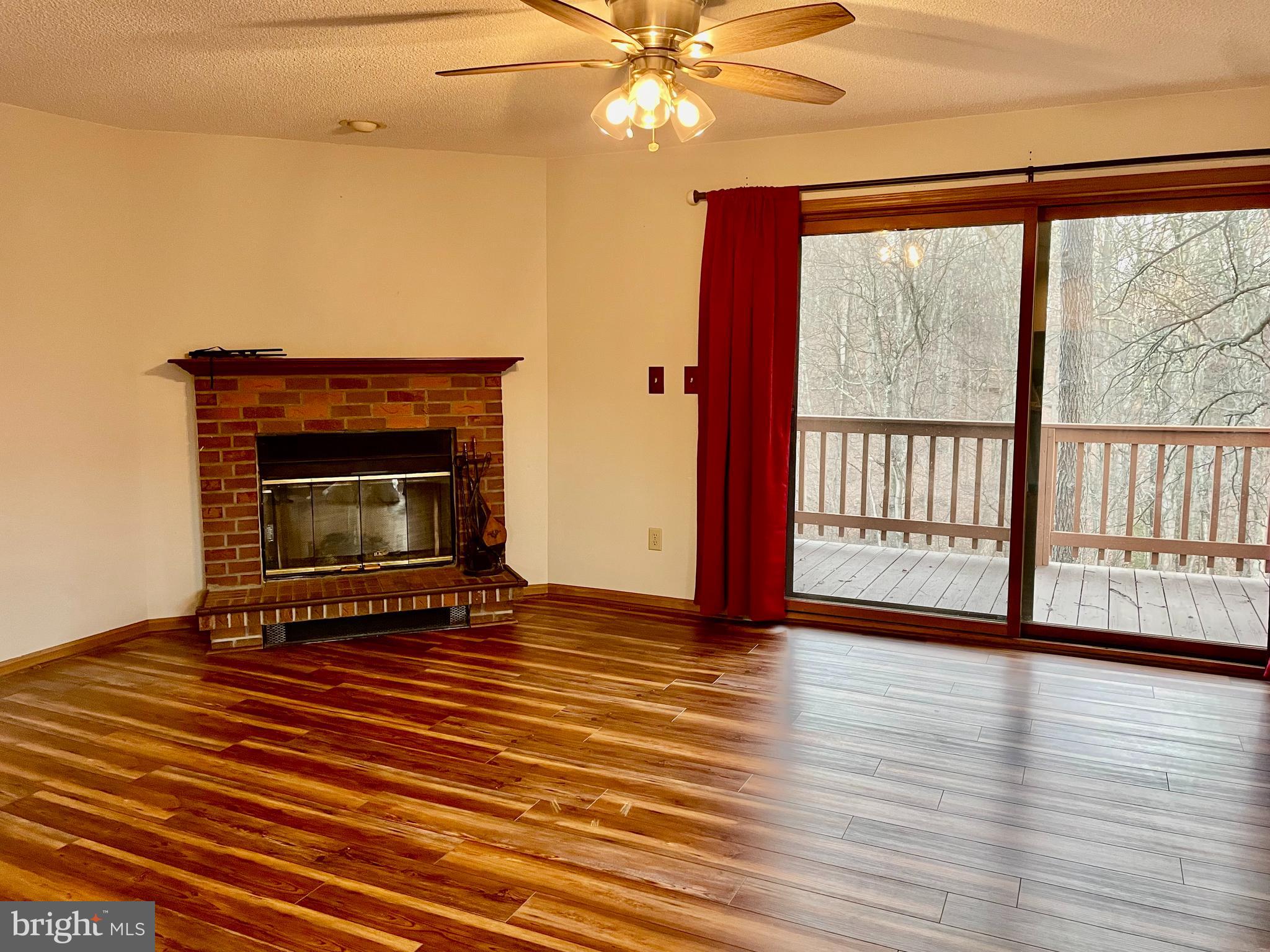 THE WOODS RESORT - Residential Lease