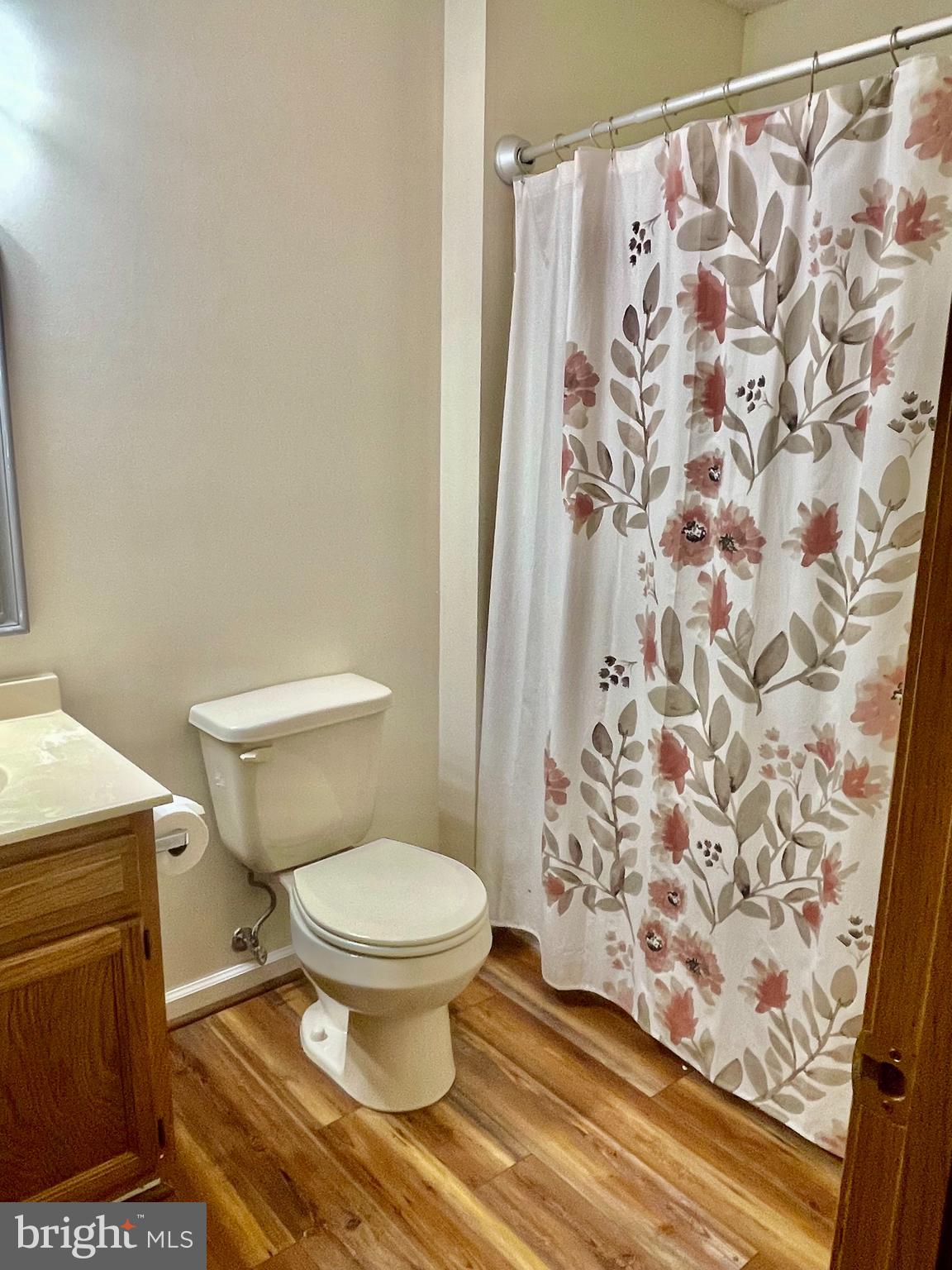 THE WOODS RESORT - Residential Lease