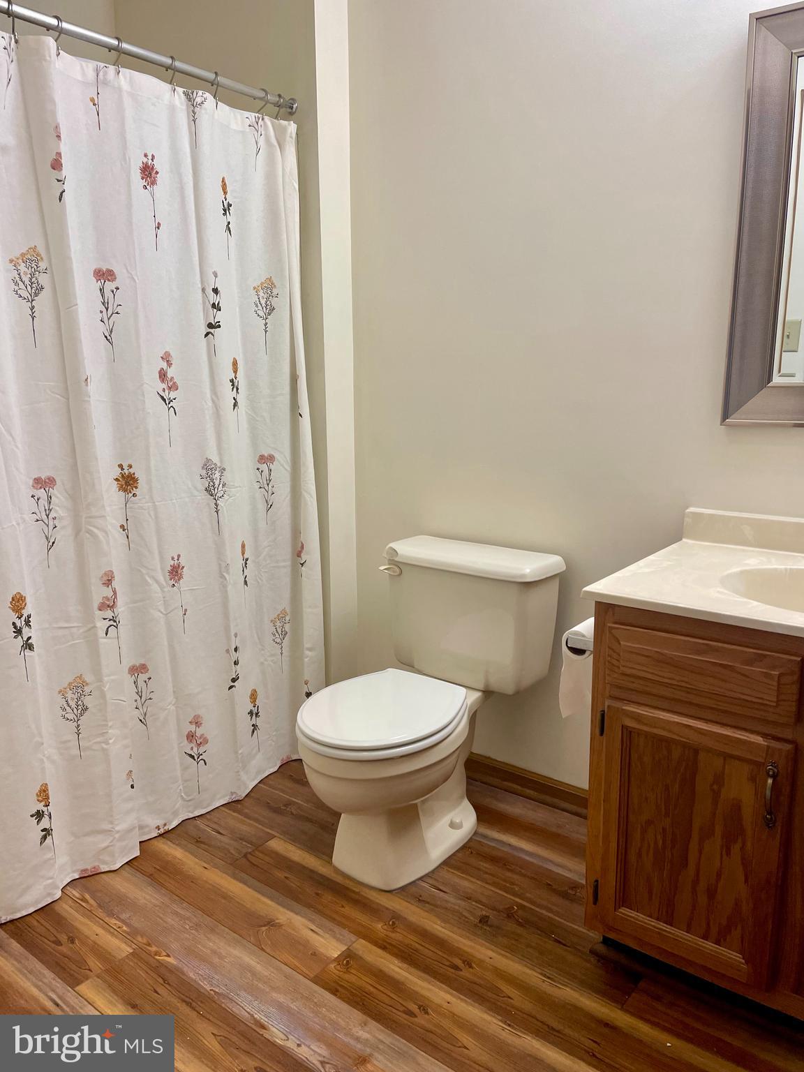 THE WOODS RESORT - Residential Lease