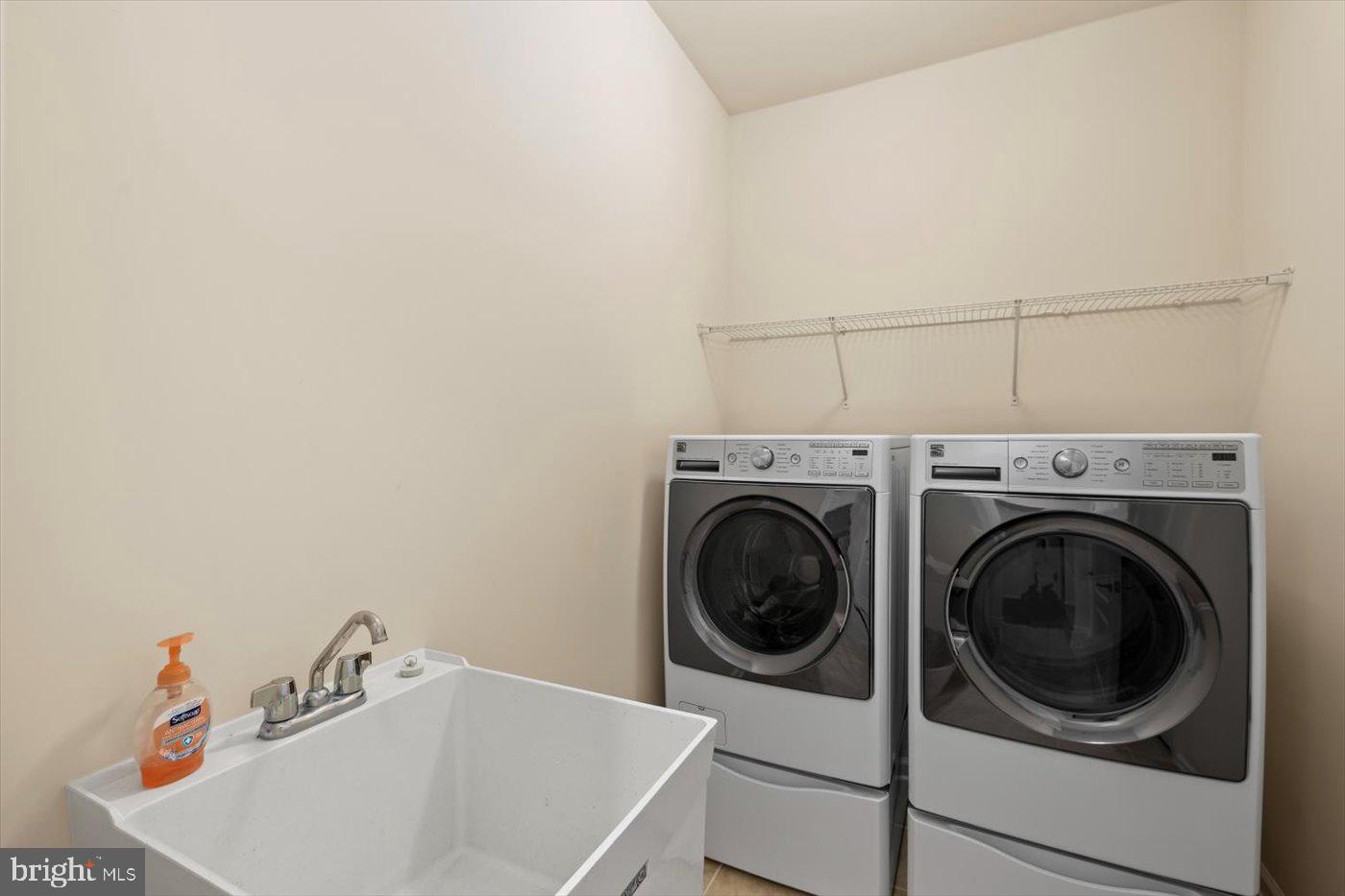 VIRGINIA HERITAGE AT LEE'S PARK - Residential