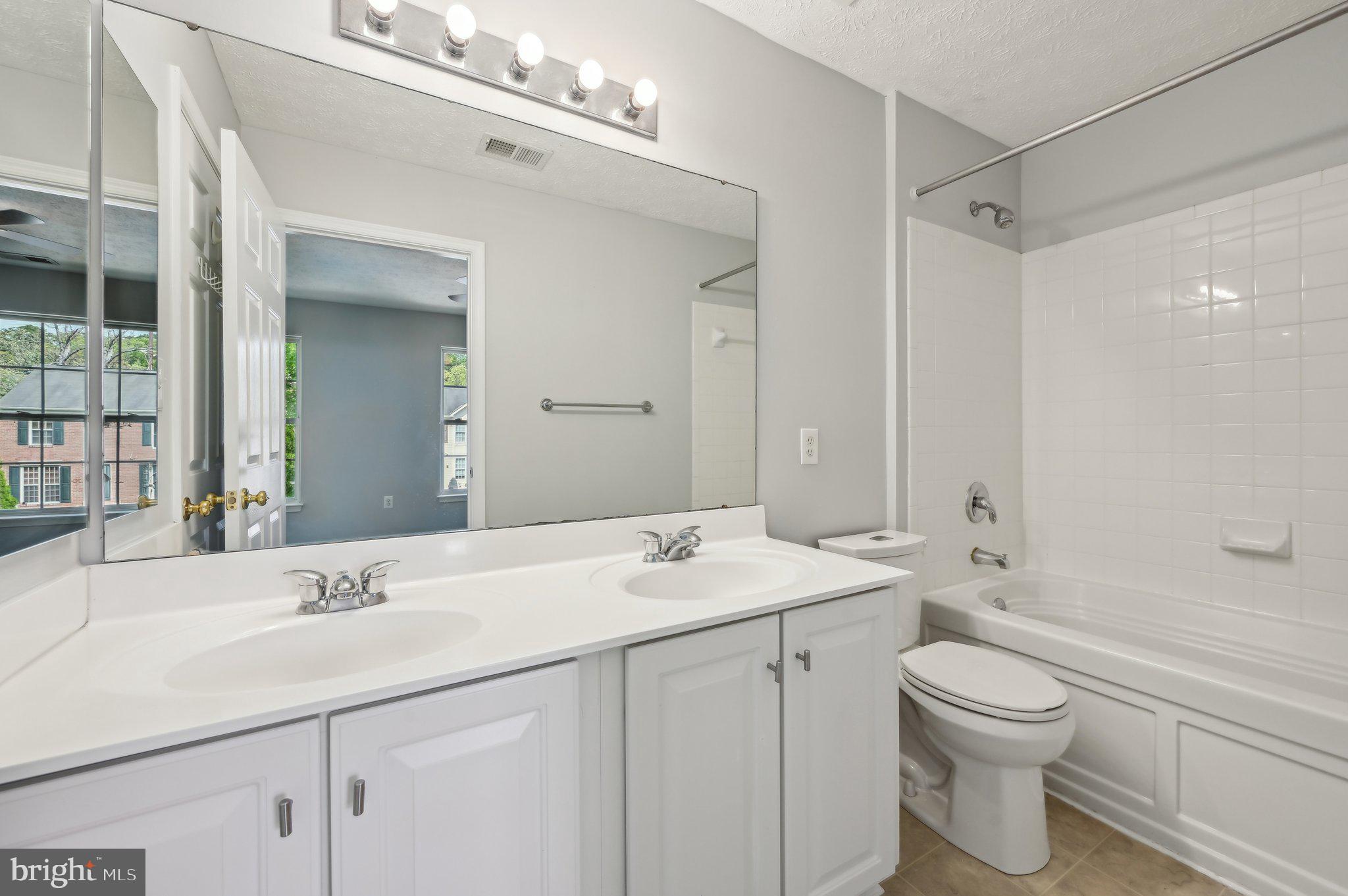 SEVEN OAKS - Residential