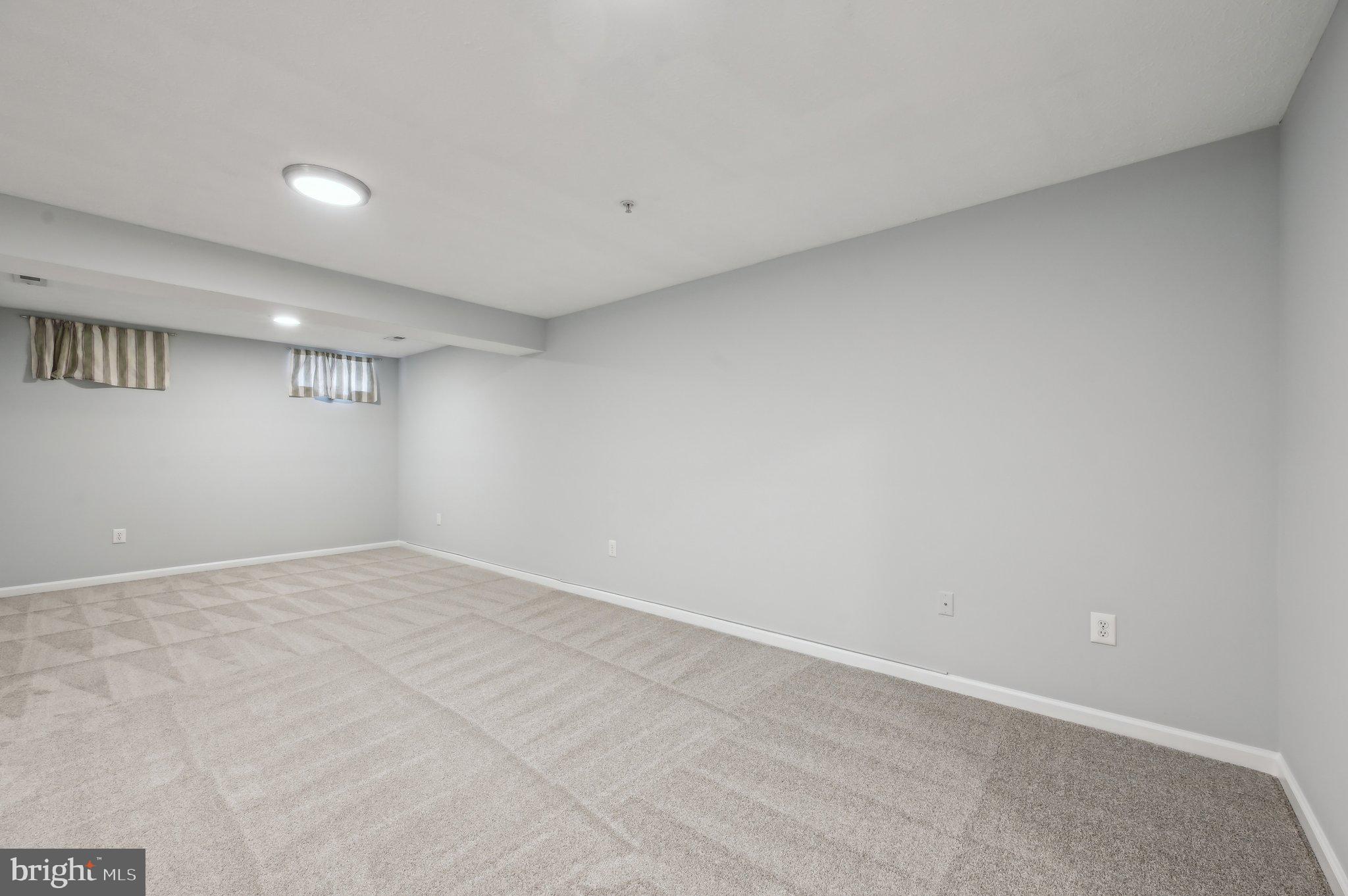 SEVEN OAKS - Residential