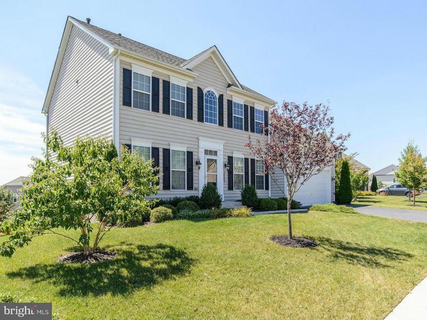 Light, bright & open floor plan "Empress" model on premium fenced lot. Screened & enclosed rear deck.  Solar panels - low electric bill! Upgraded gourmet KT w/center island, maple cabinets, granite counters & HW floors; tray ceilings in DR&MBR; 3 piece molding. Main level office/den/library. The Empress model is a great floorplan - come see today! Extensive amenities - pool, rec center & tennis.