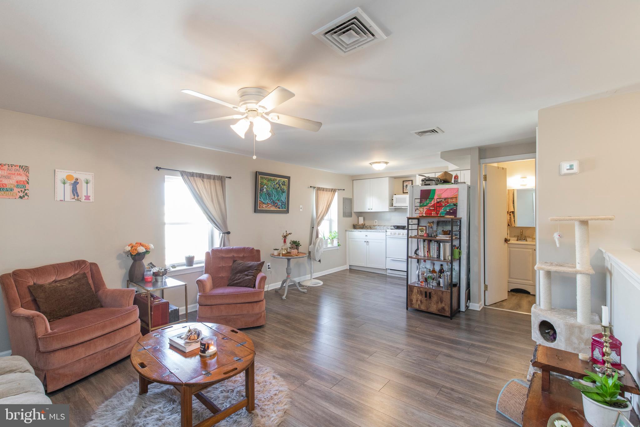 PORT RICHMOND - Residential Lease