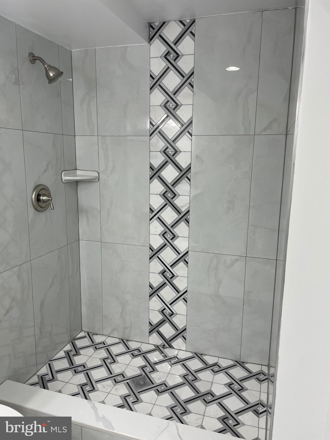 LINCOLNIA HILLS - Residential Lease