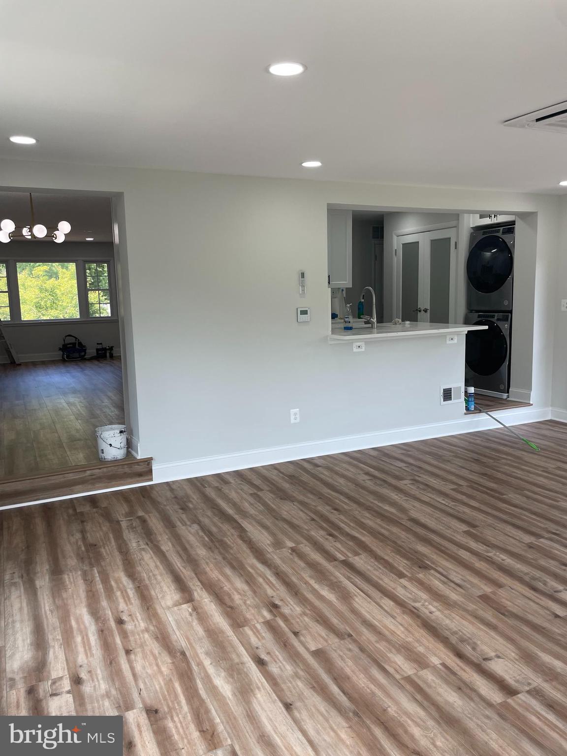 LINCOLNIA HILLS - Residential Lease