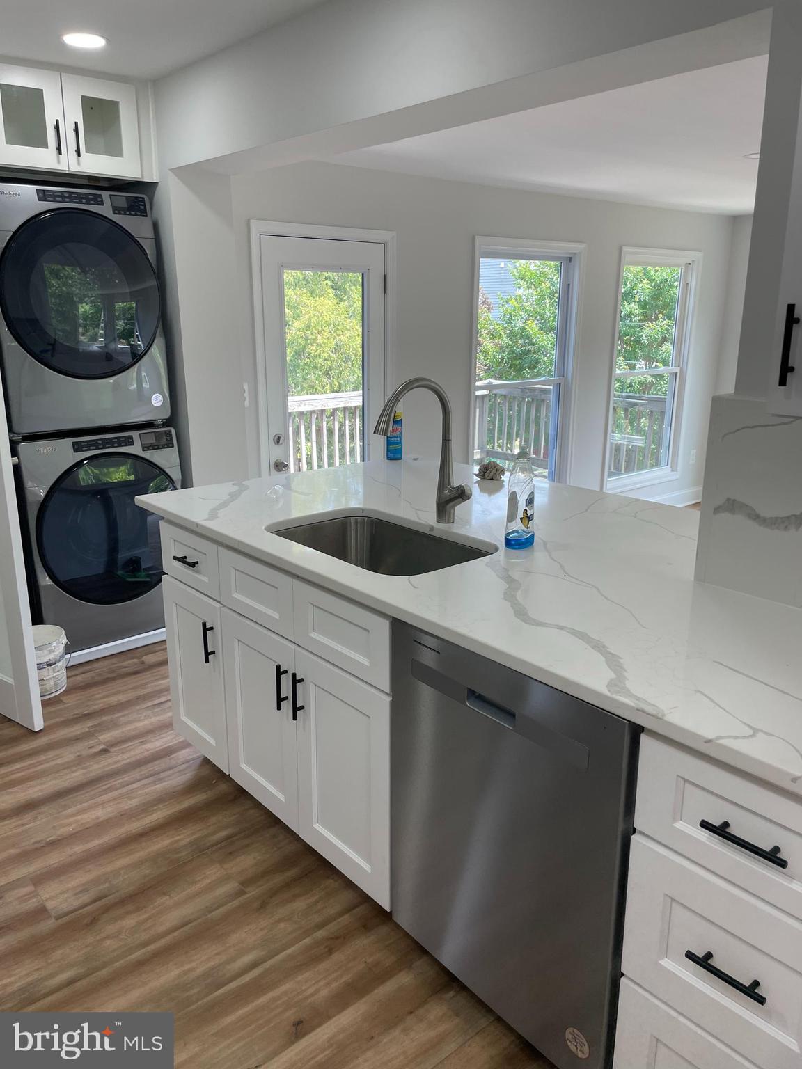 LINCOLNIA HILLS - Residential Lease