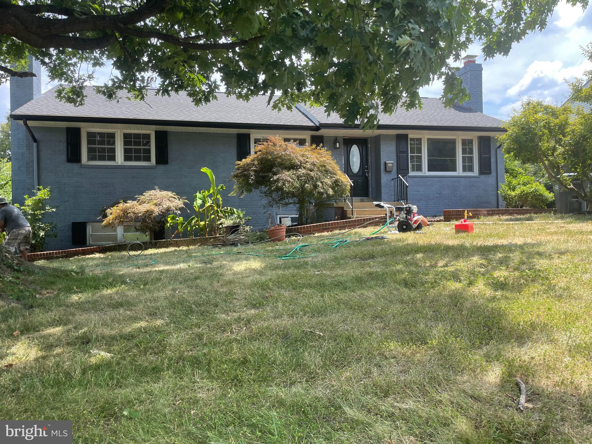 LINCOLNIA HILLS - Residential Lease