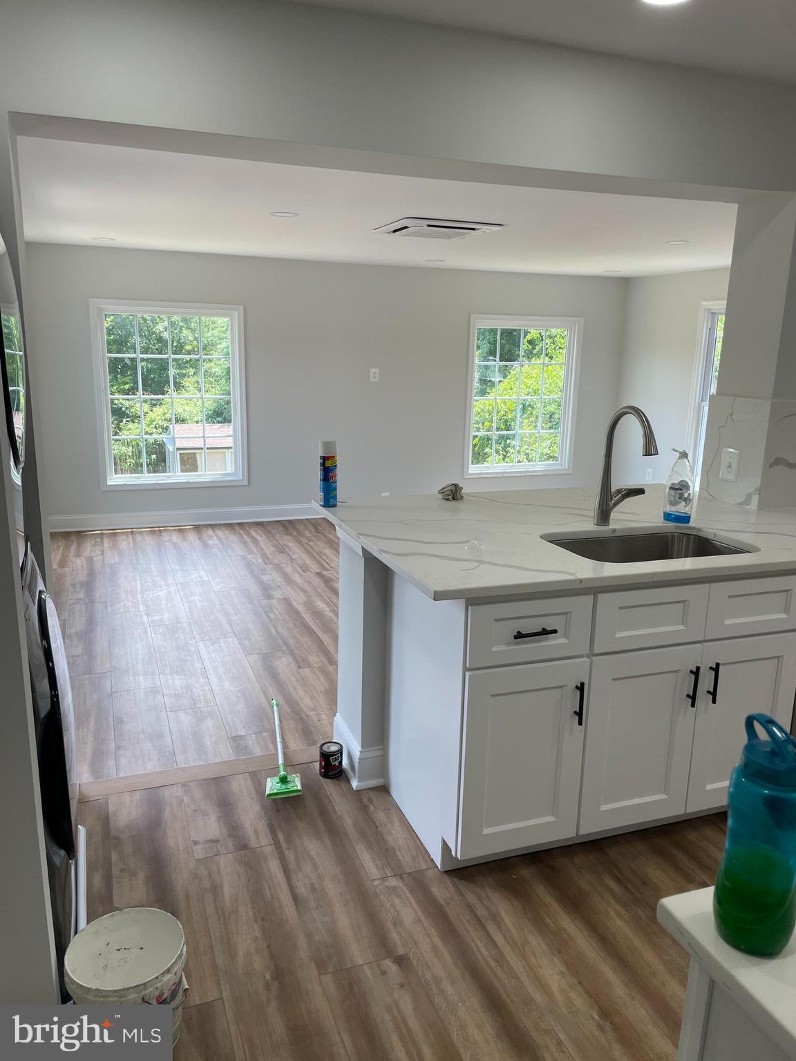 LINCOLNIA HILLS - Residential Lease