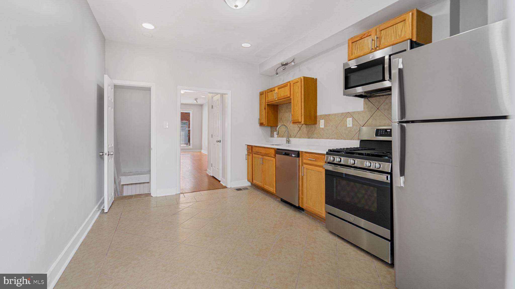 MADISON EASTEND - Residential Lease