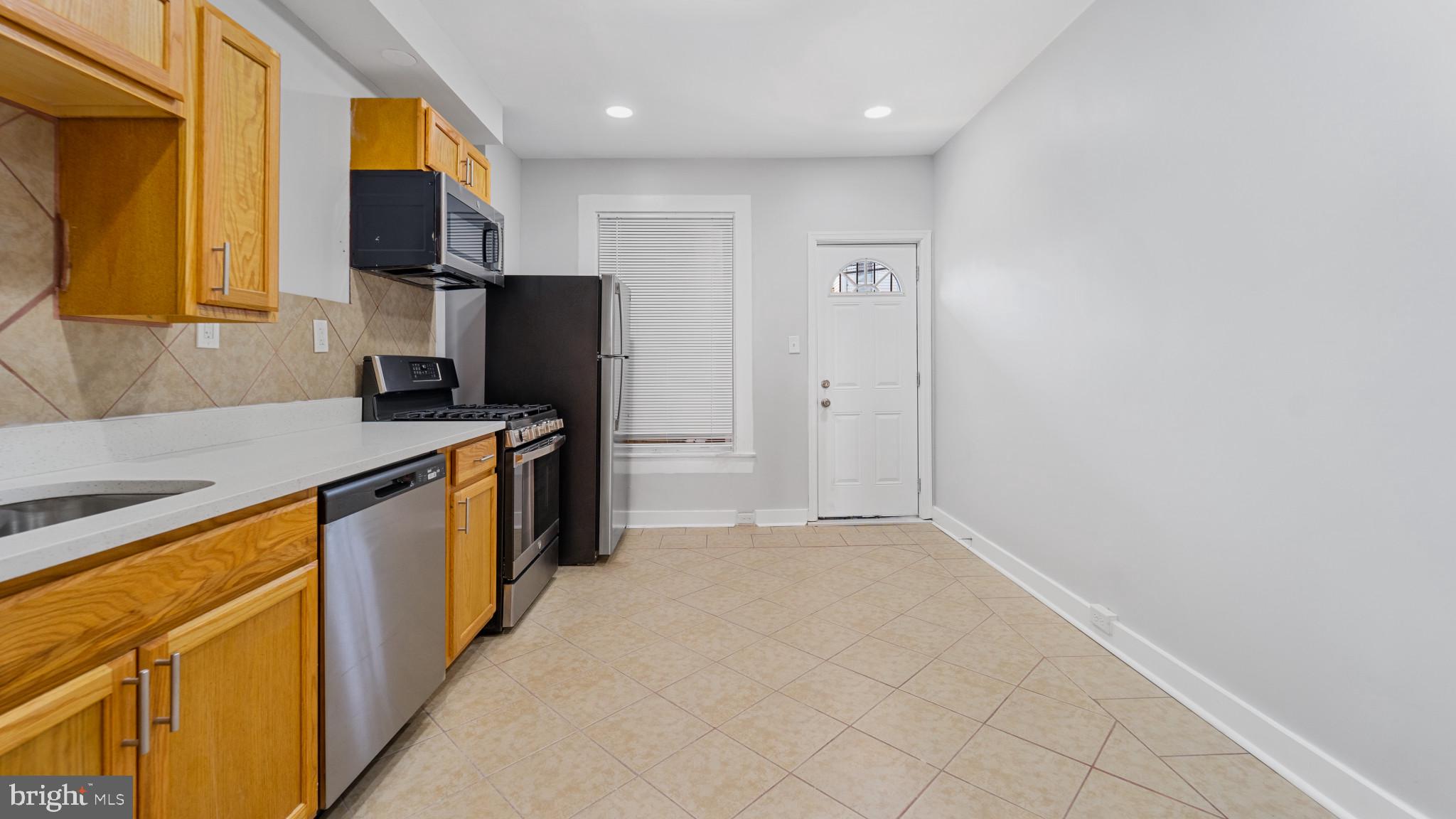 MADISON EASTEND - Residential Lease