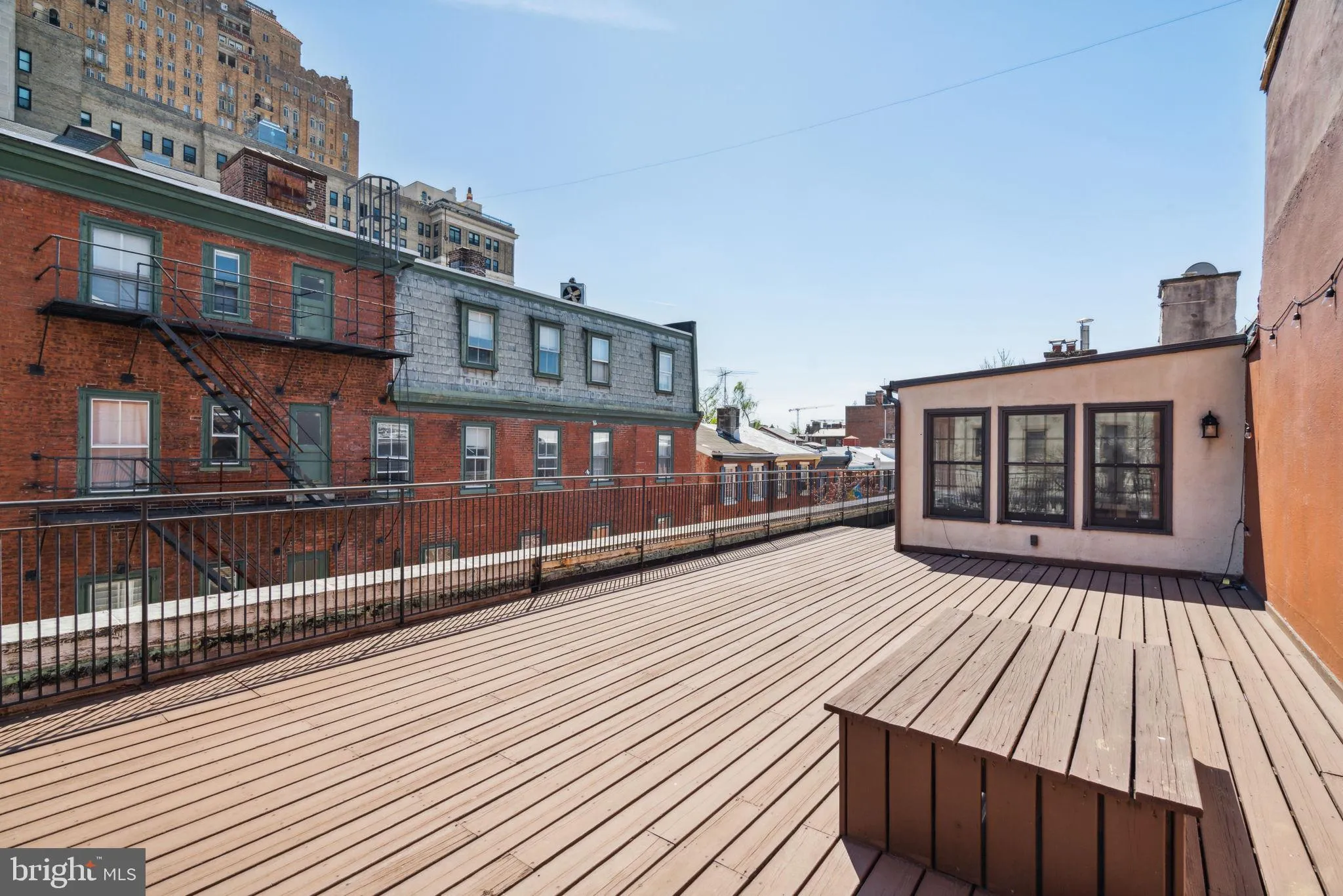 Philadelphia, Pennsylvania 19103, United States, 4 Bedrooms Bedrooms, ,2 BathroomsBathrooms,Residential,Pending,118876