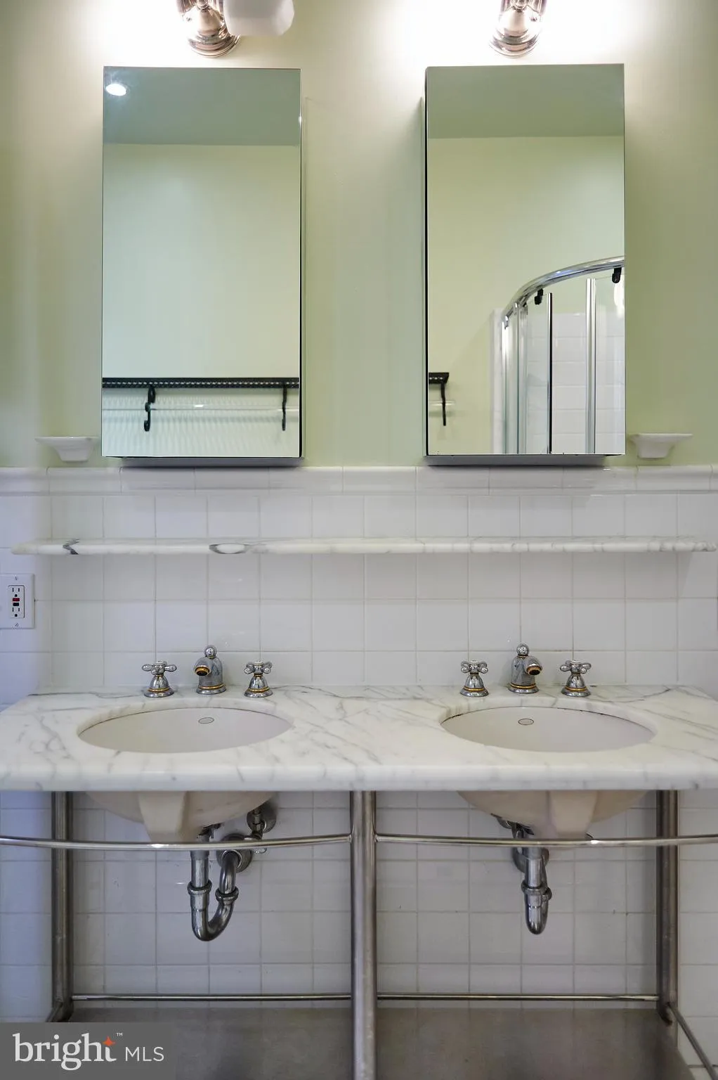 Philadelphia, Pennsylvania 19103, United States, 4 Bedrooms Bedrooms, ,2 BathroomsBathrooms,Residential,Pending,118876