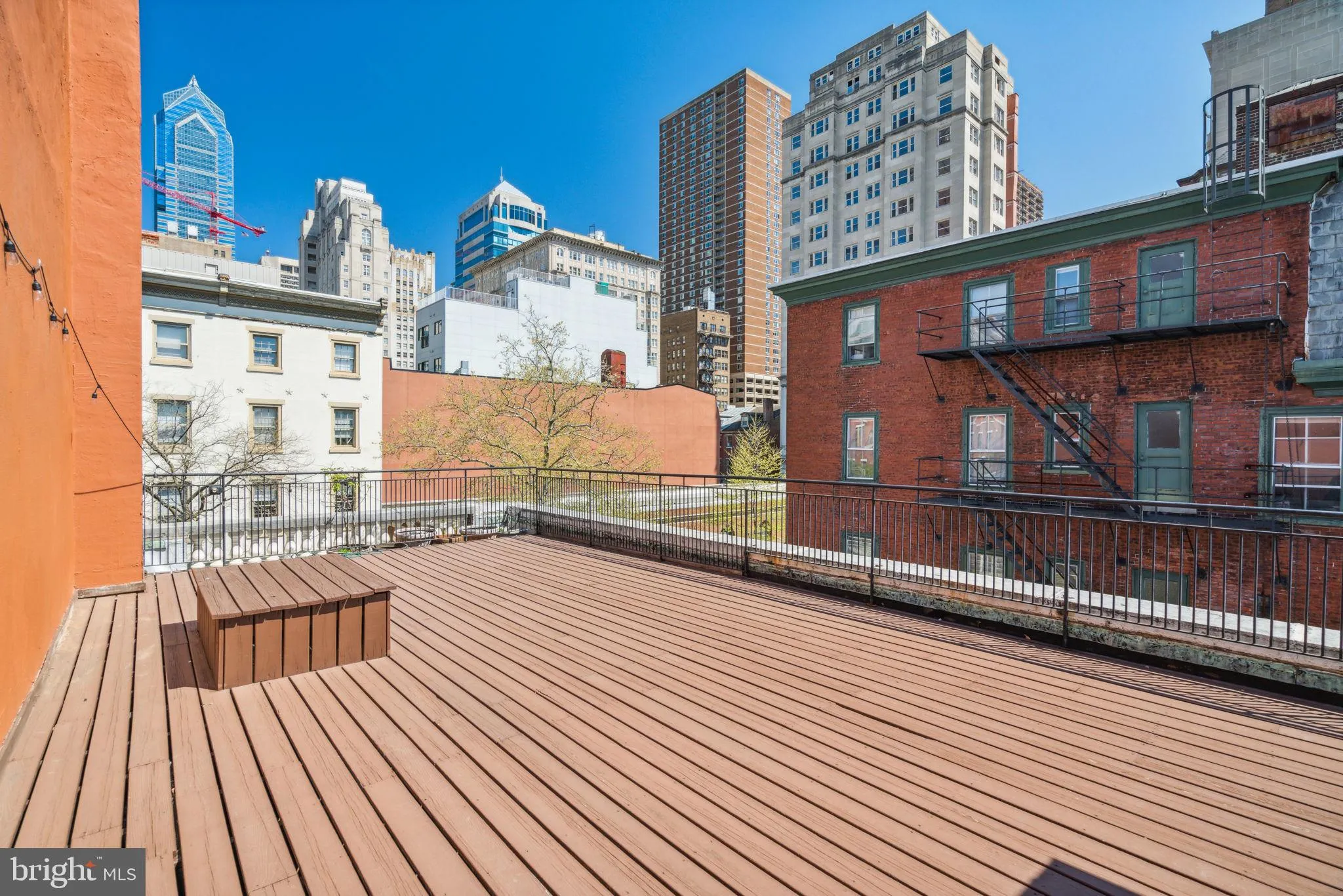 Philadelphia, Pennsylvania 19103, United States, 4 Bedrooms Bedrooms, ,2 BathroomsBathrooms,Residential,Pending,118876