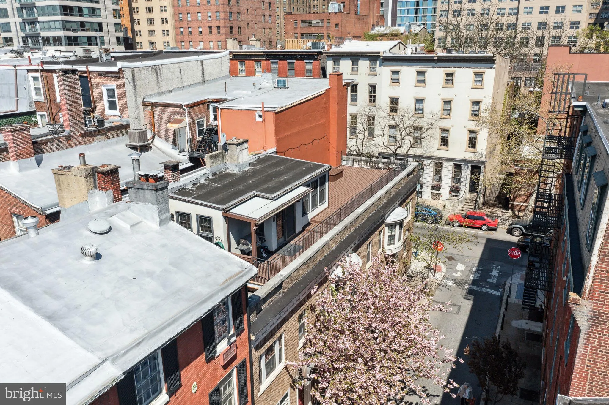 Philadelphia, Pennsylvania 19103, United States, 4 Bedrooms Bedrooms, ,2 BathroomsBathrooms,Residential,Pending,118876