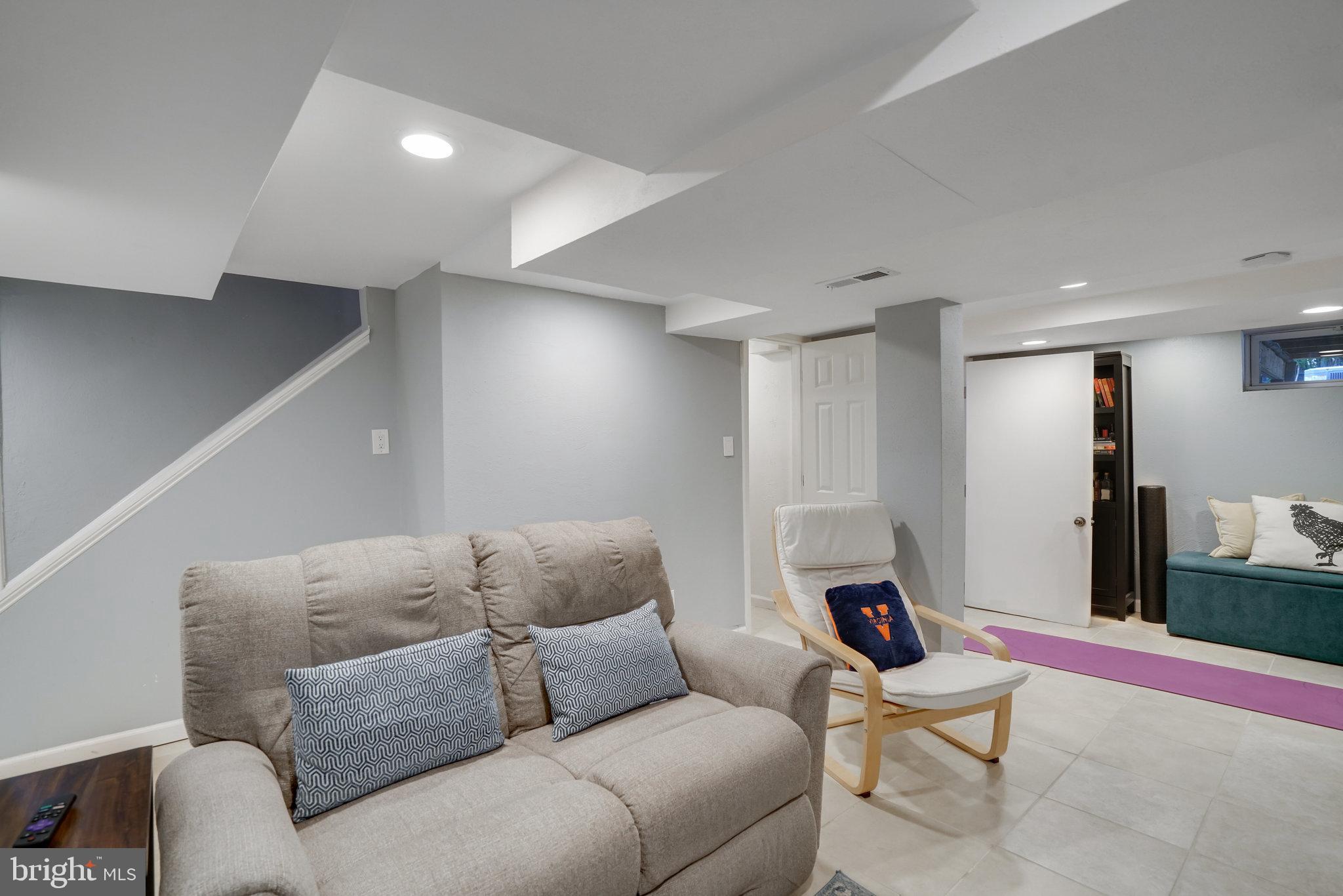 OVERLOOK TERRACE - Residential Lease