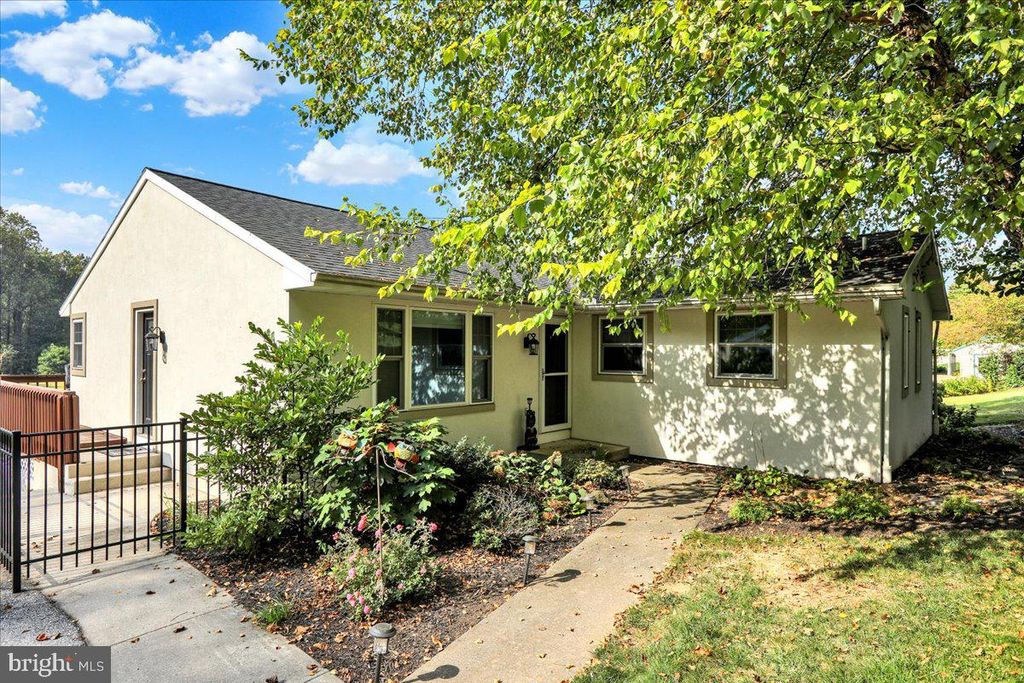 Photo of 131 Distillery Road, NEWMANSTOWN, PA 17073 (MLS # PALN2022754)