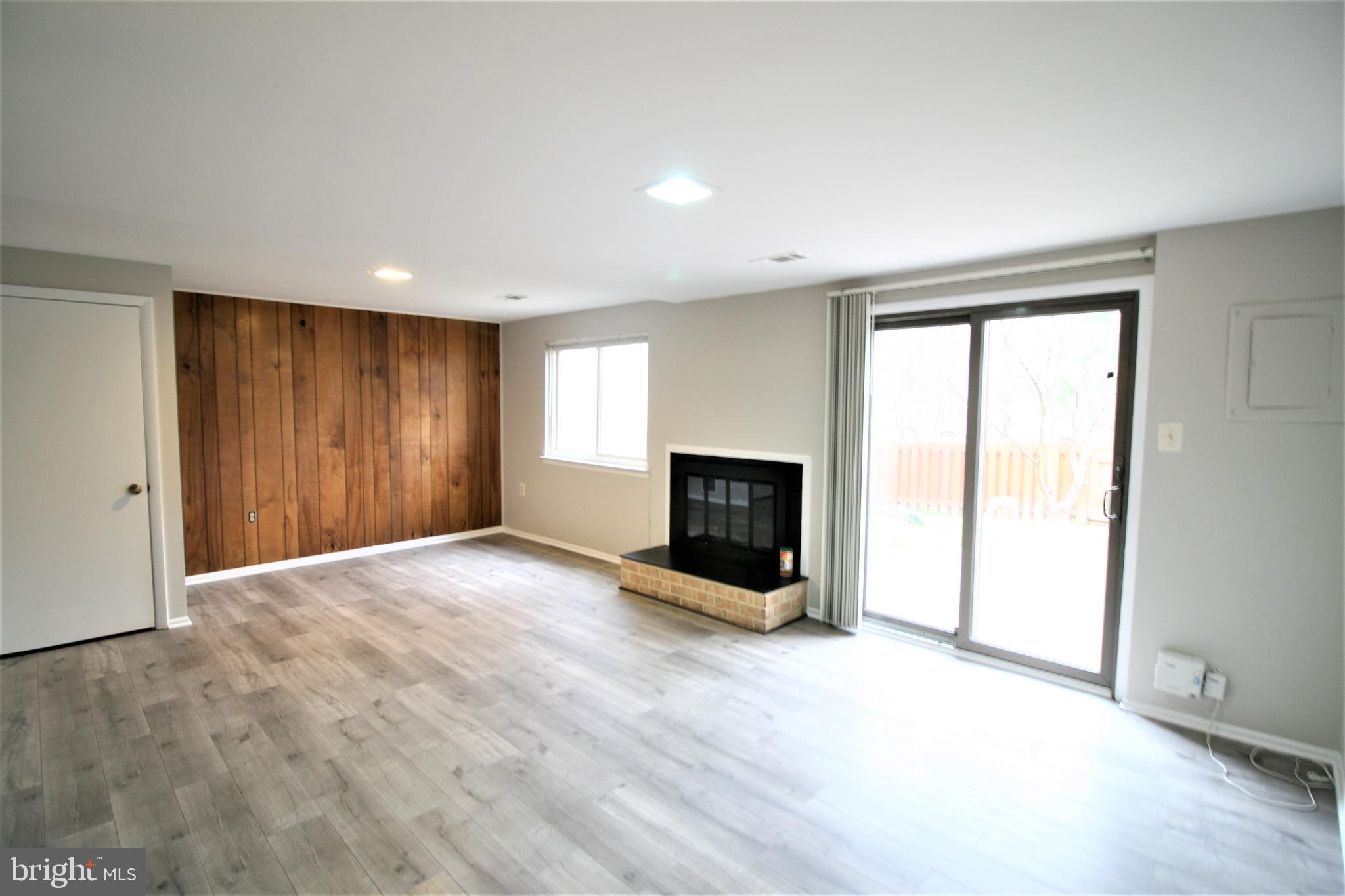 MONTGOMERY VILLAGE - Residential Lease