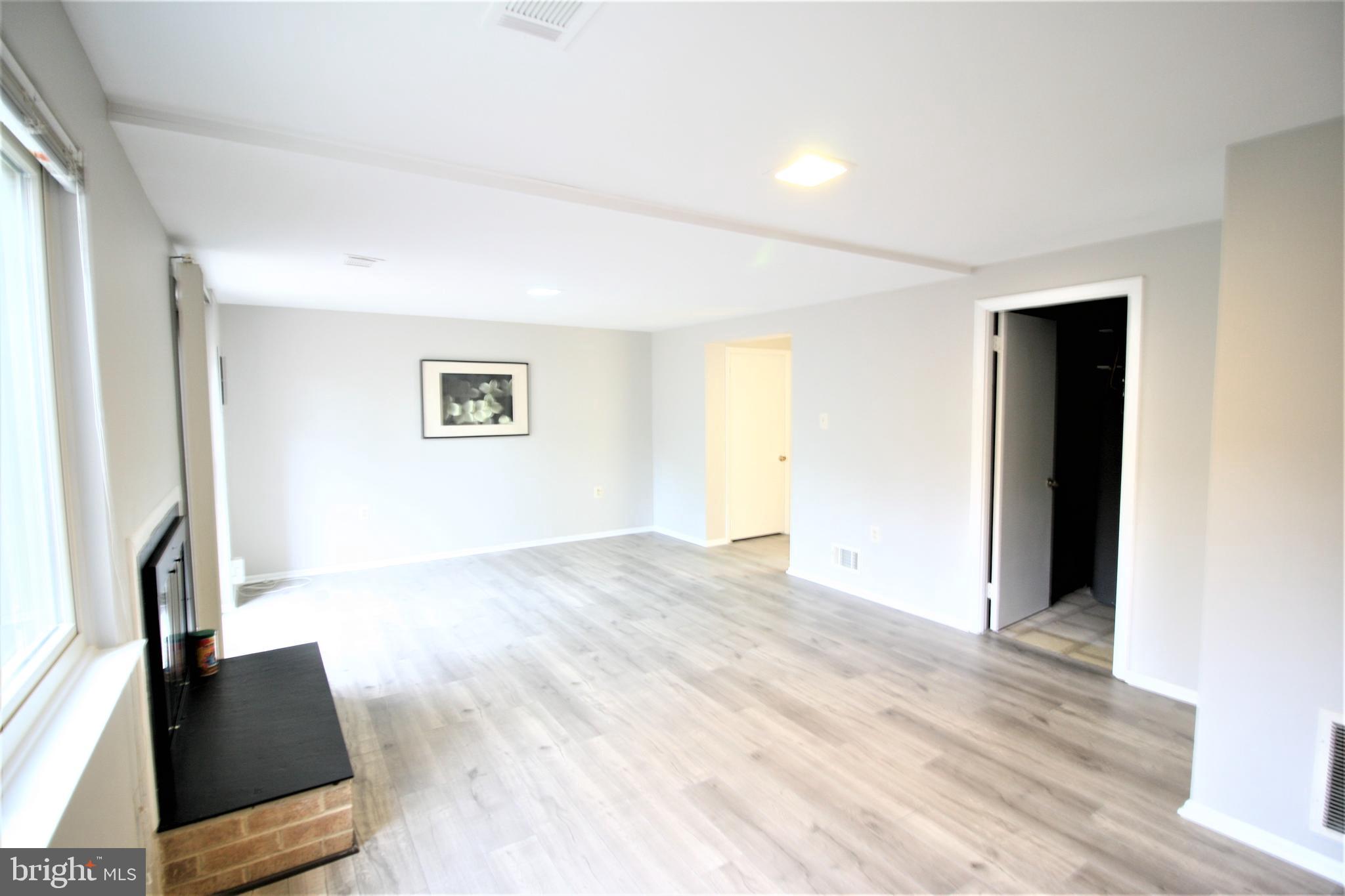 MONTGOMERY VILLAGE - Residential Lease