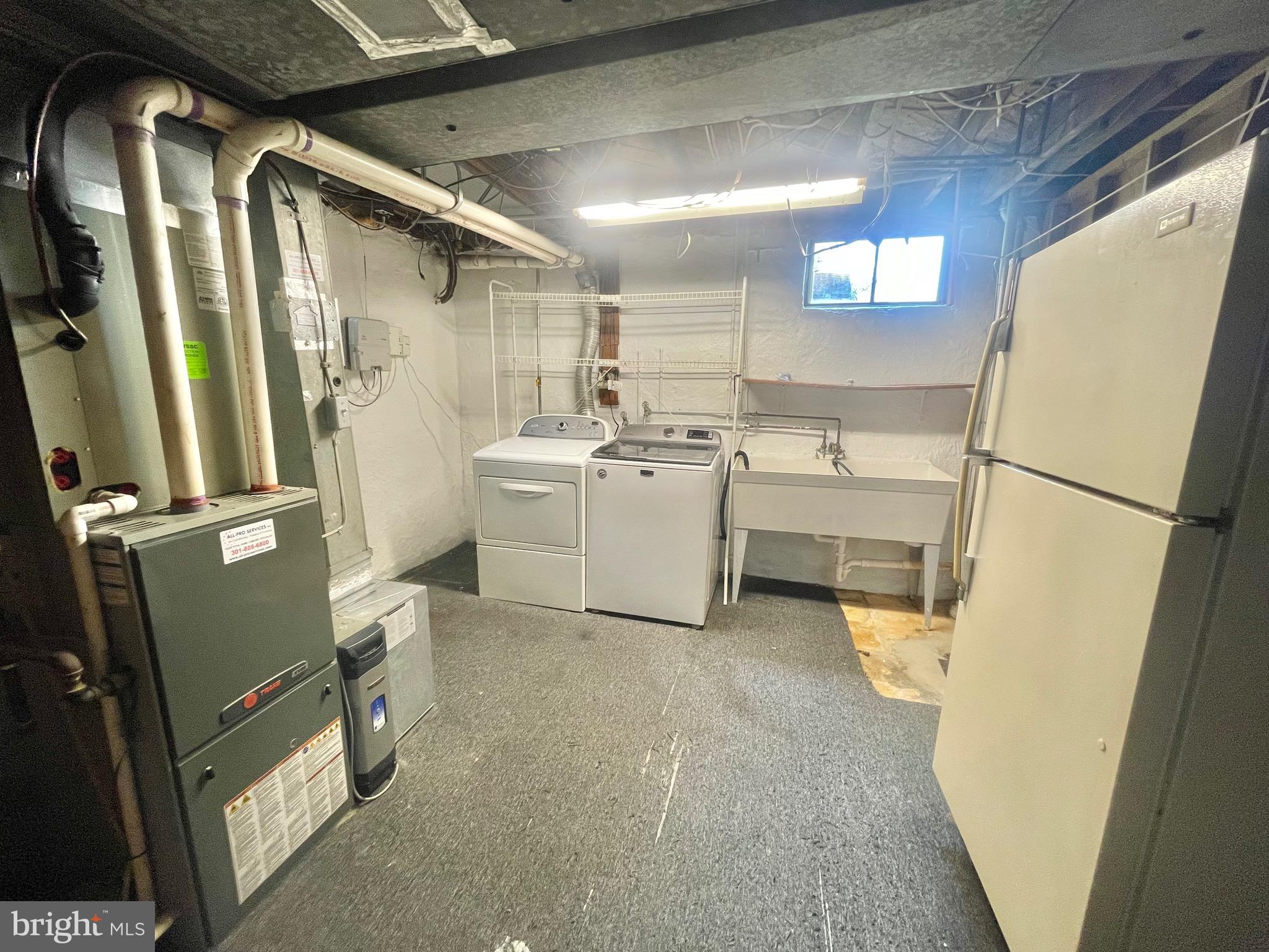 COLLEGE PARK - Residential Lease