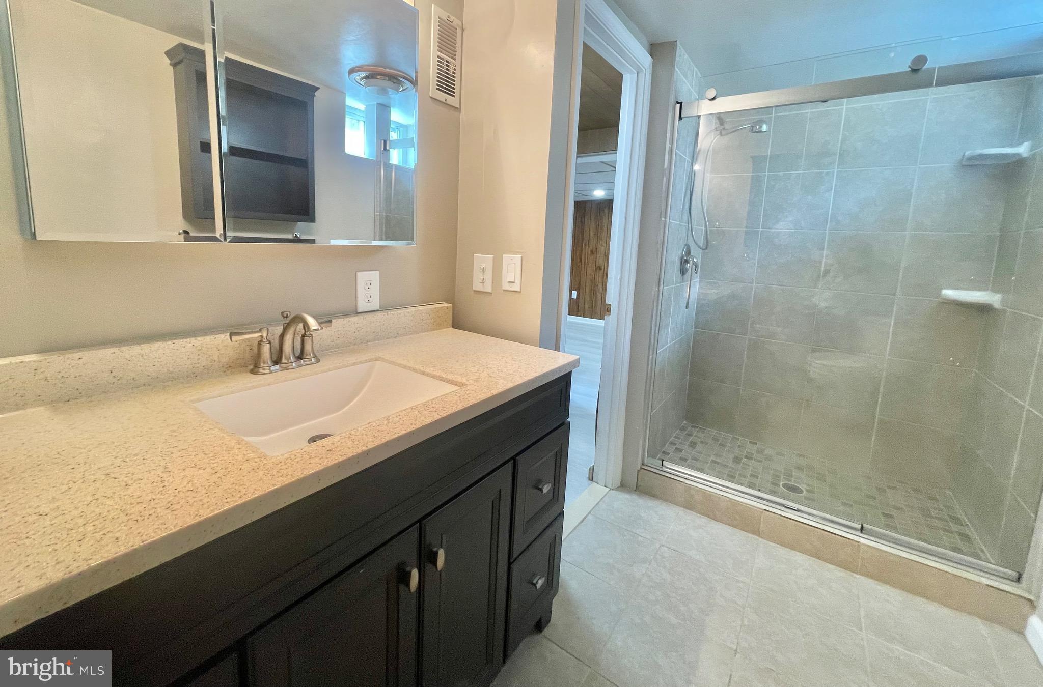 COLLEGE PARK - Residential Lease