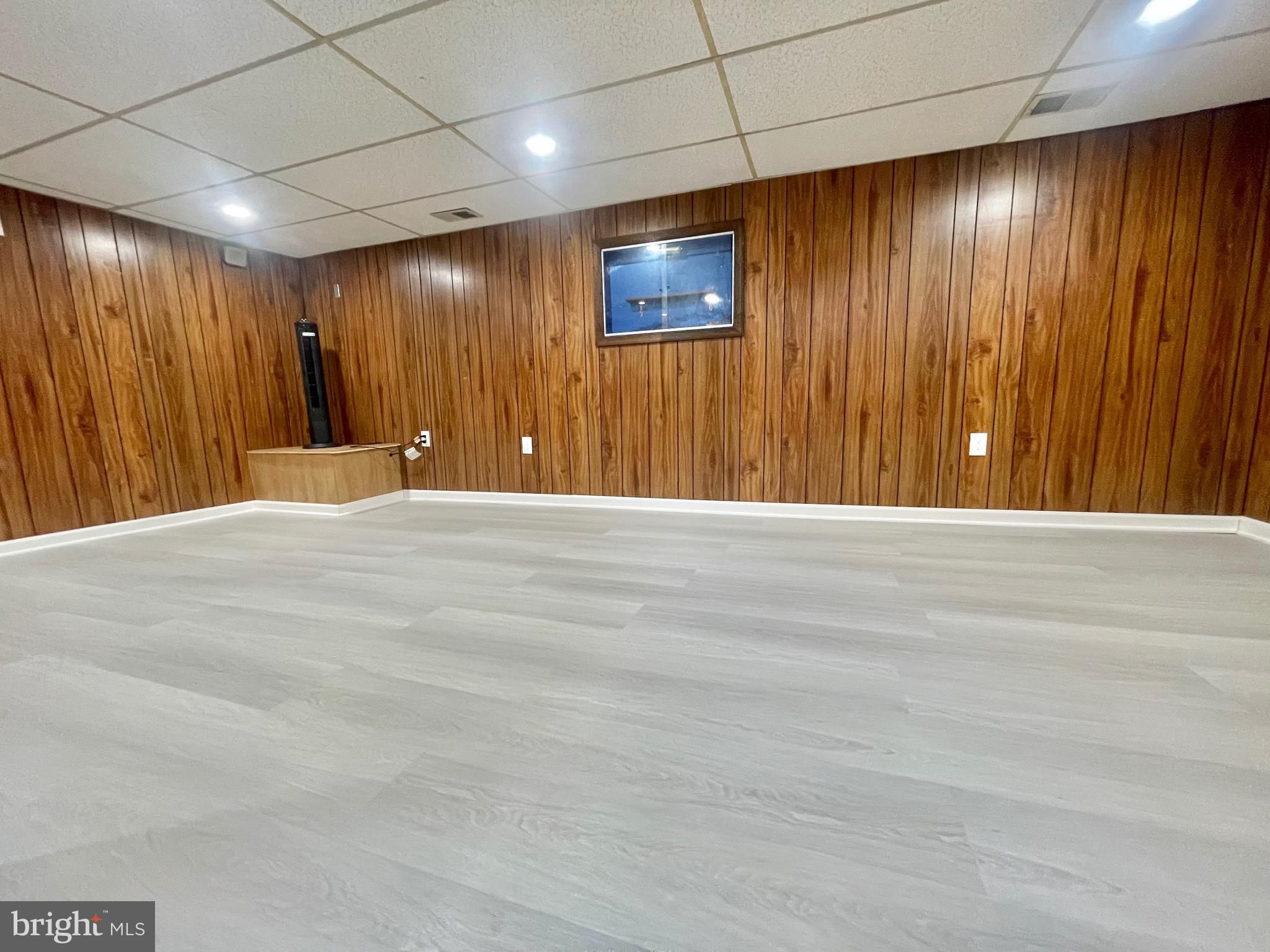 COLLEGE PARK - Residential Lease