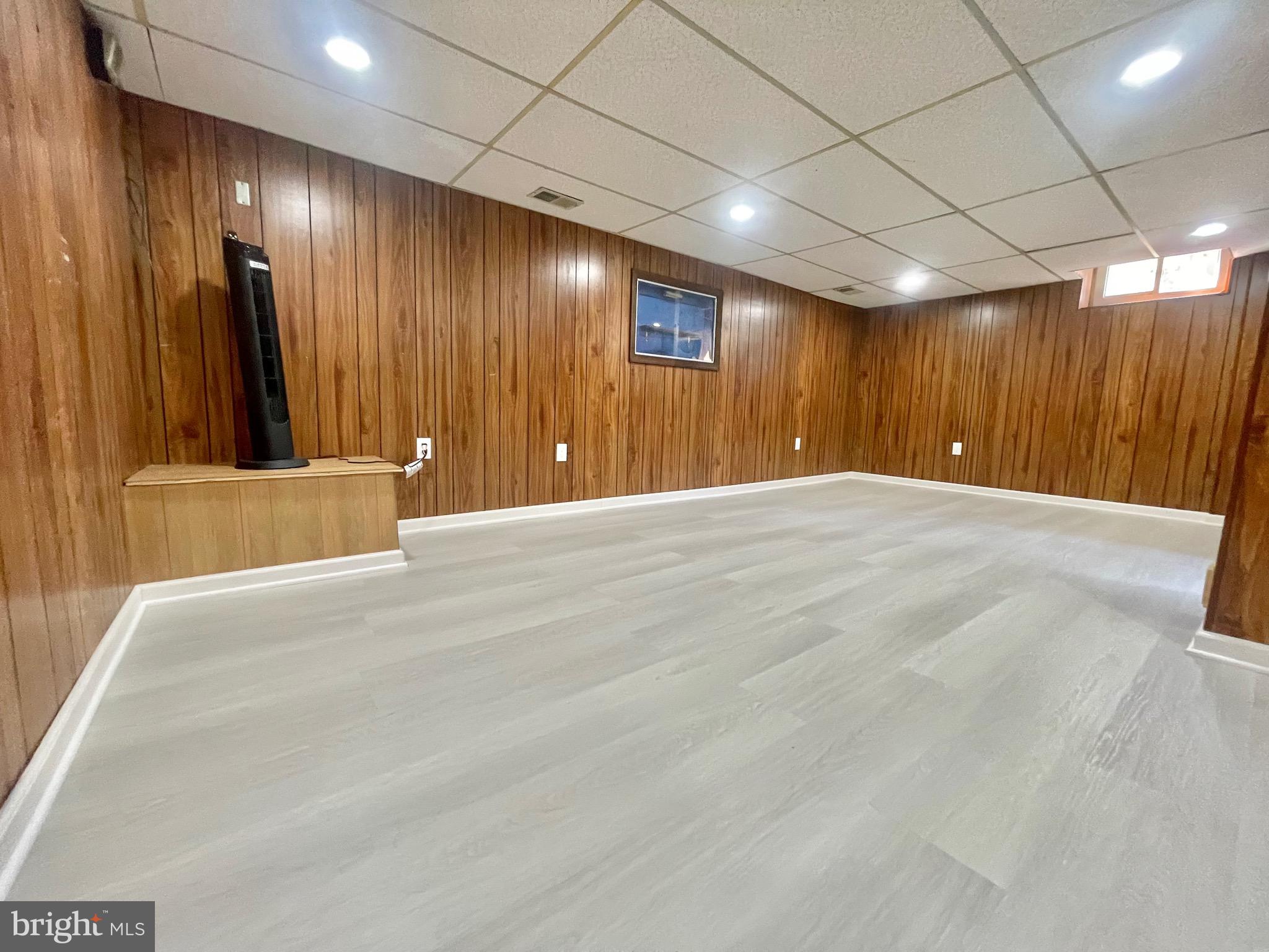 COLLEGE PARK - Residential Lease