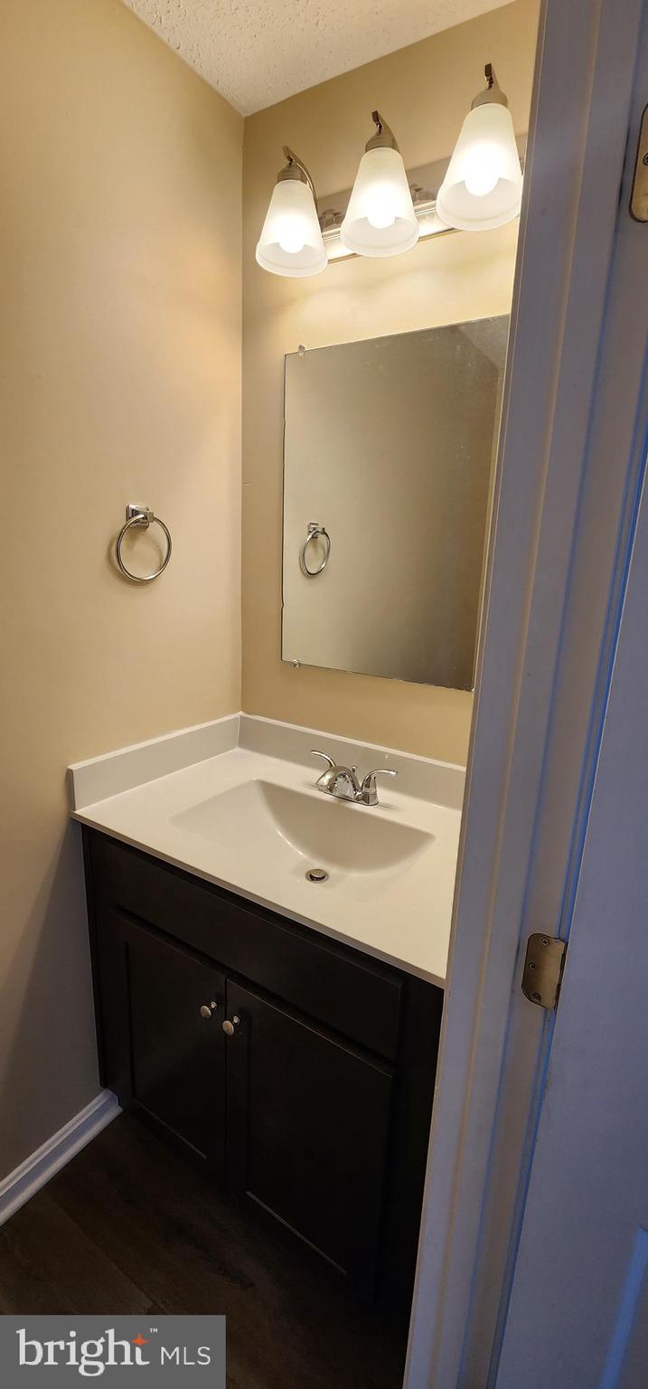 ST CHARLES SUB - HAMPSHIRE - Residential Lease