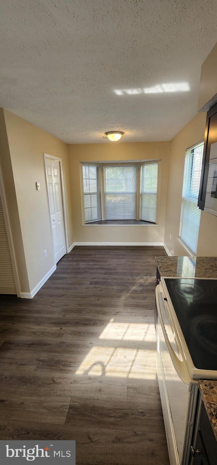 ST CHARLES SUB - HAMPSHIRE - Residential Lease