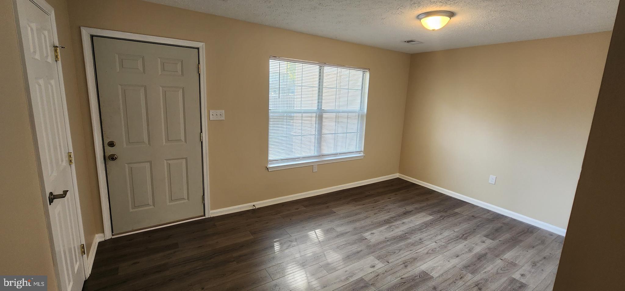 ST CHARLES SUB - HAMPSHIRE - Residential Lease