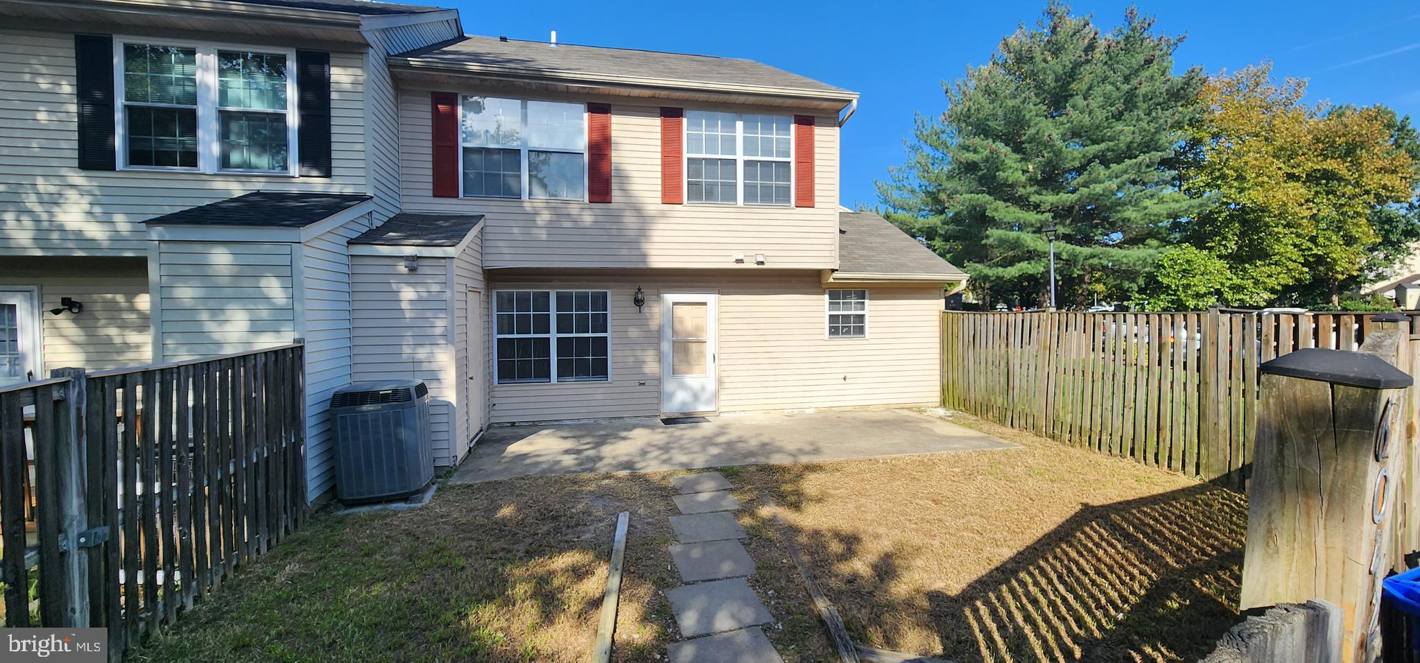 ST CHARLES SUB - HAMPSHIRE - Residential Lease