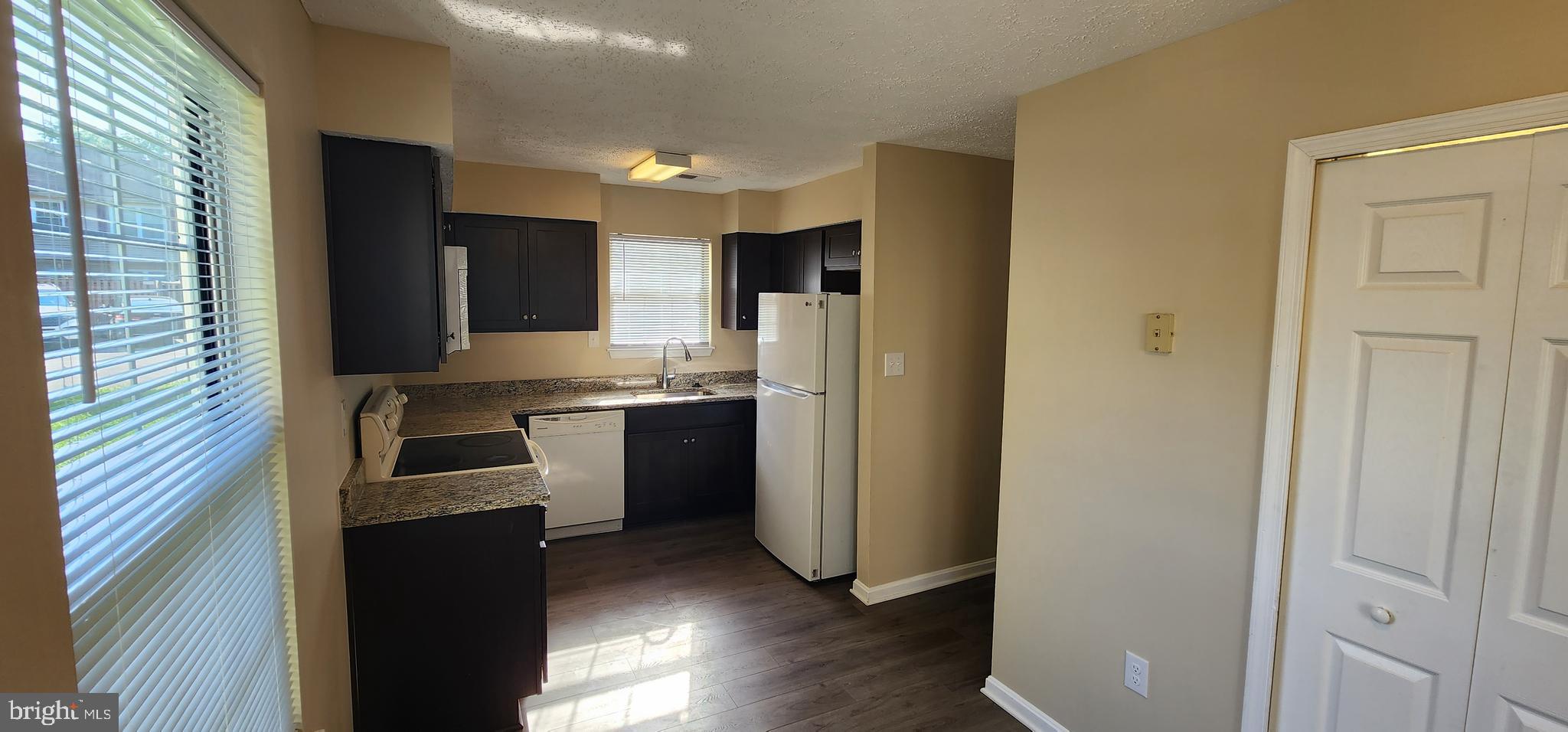 ST CHARLES SUB - HAMPSHIRE - Residential Lease