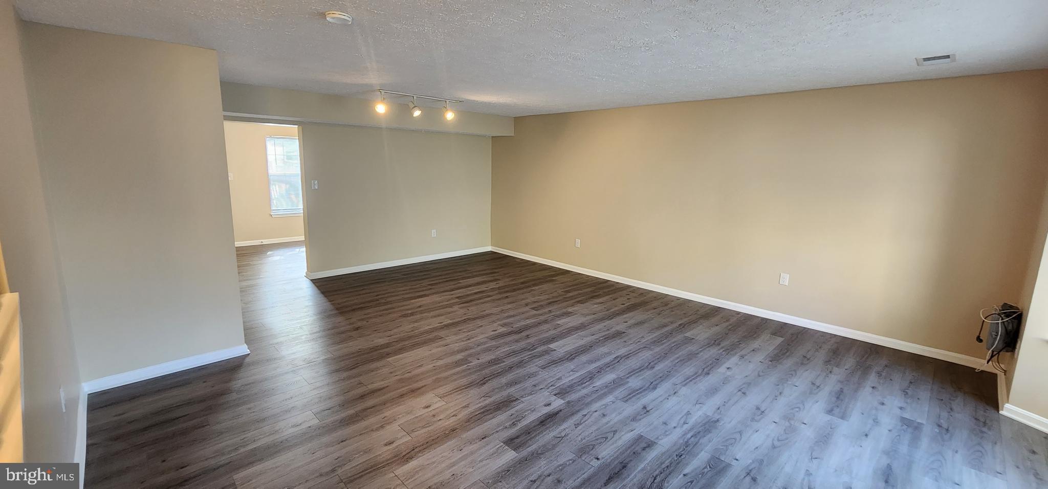 ST CHARLES SUB - HAMPSHIRE - Residential Lease