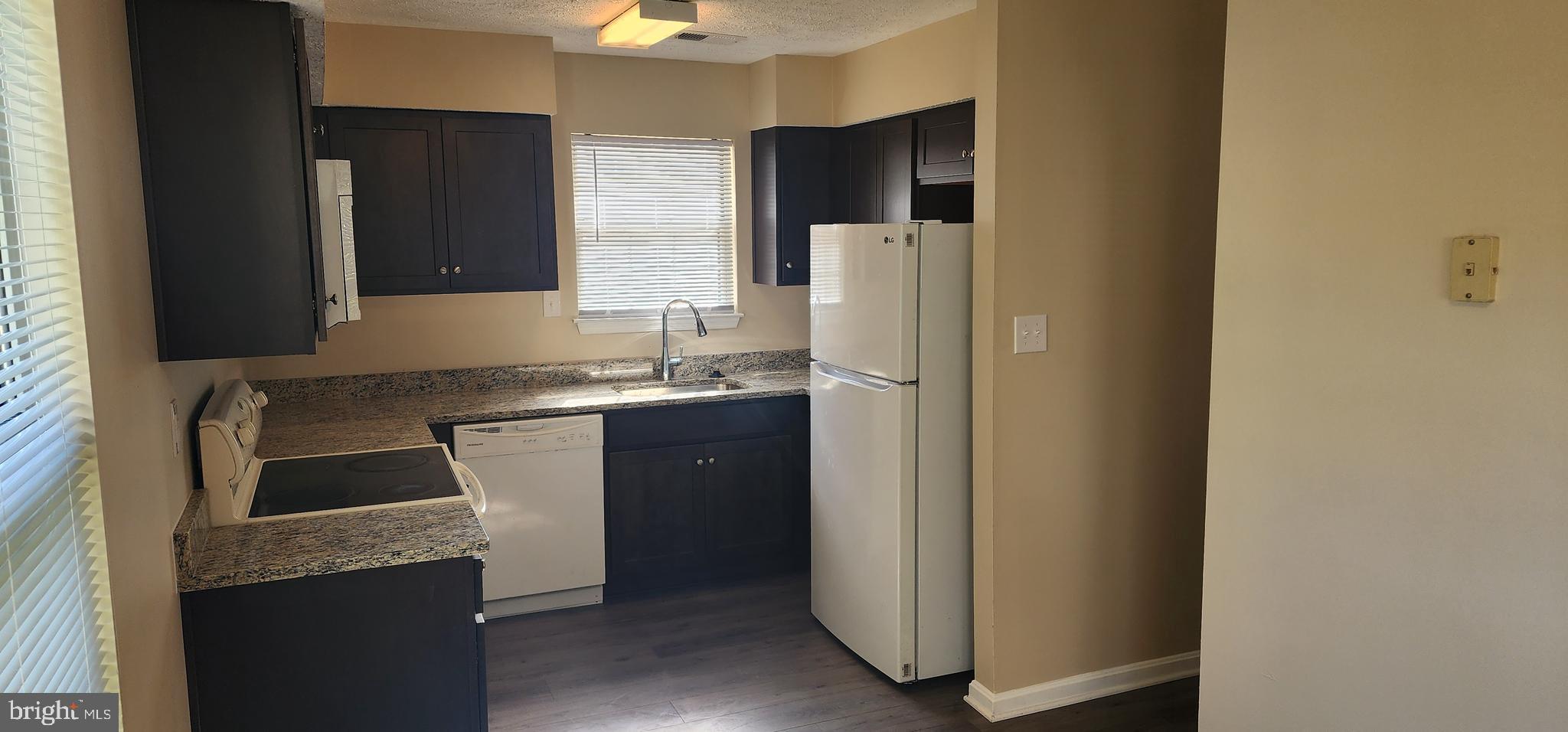 ST CHARLES SUB - HAMPSHIRE - Residential Lease