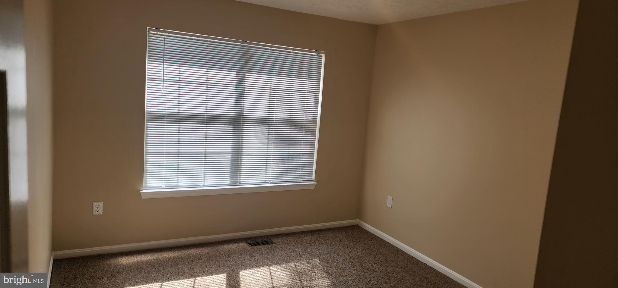 ST CHARLES SUB - HAMPSHIRE - Residential Lease