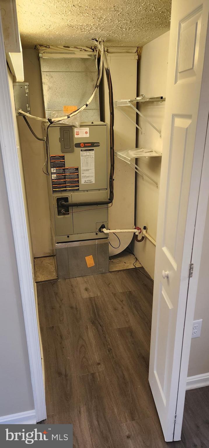 ST CHARLES SUB - HAMPSHIRE - Residential Lease