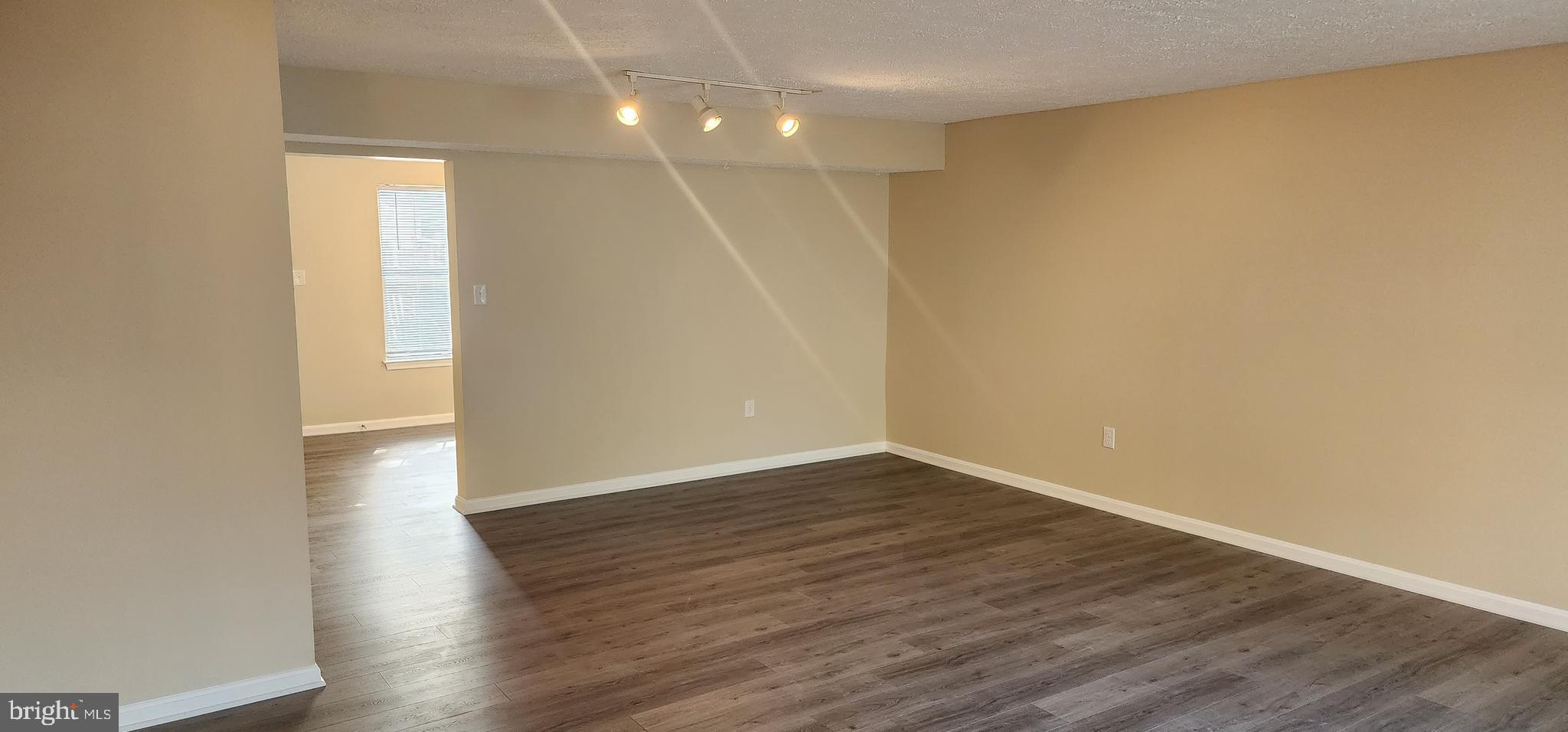 ST CHARLES SUB - HAMPSHIRE - Residential Lease