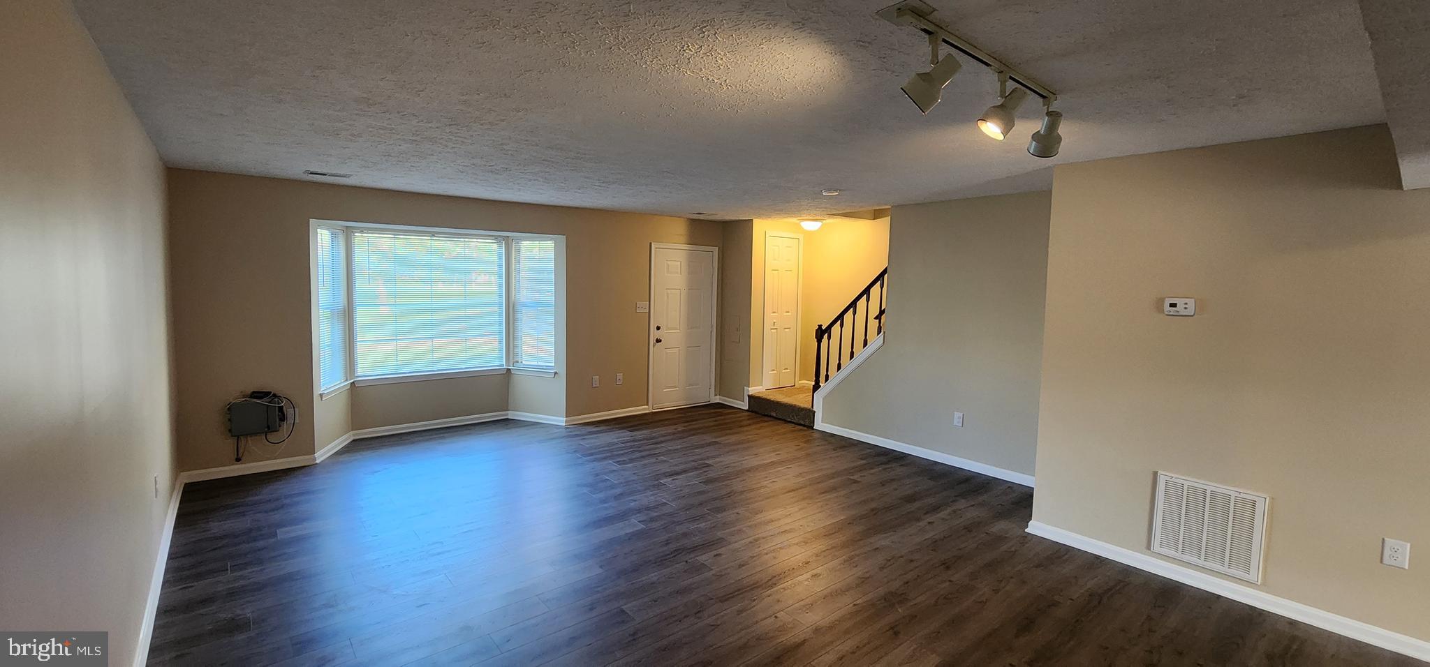 ST CHARLES SUB - HAMPSHIRE - Residential Lease