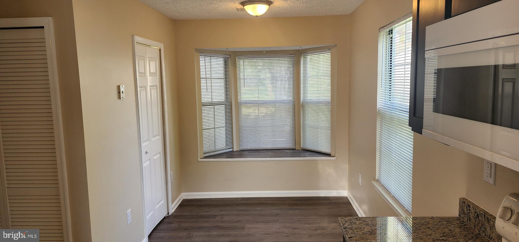 ST CHARLES SUB - HAMPSHIRE - Residential Lease