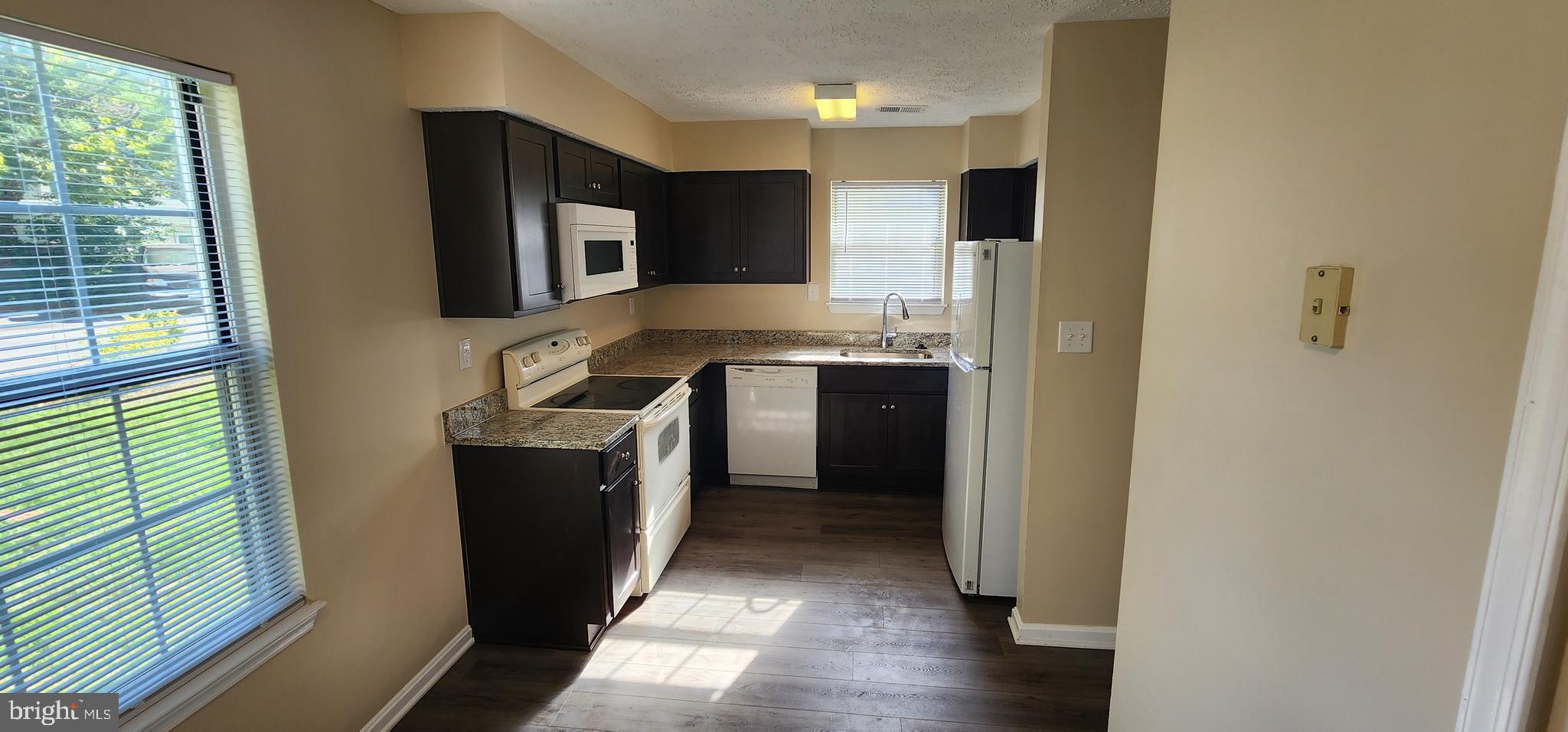 ST CHARLES SUB - HAMPSHIRE - Residential Lease