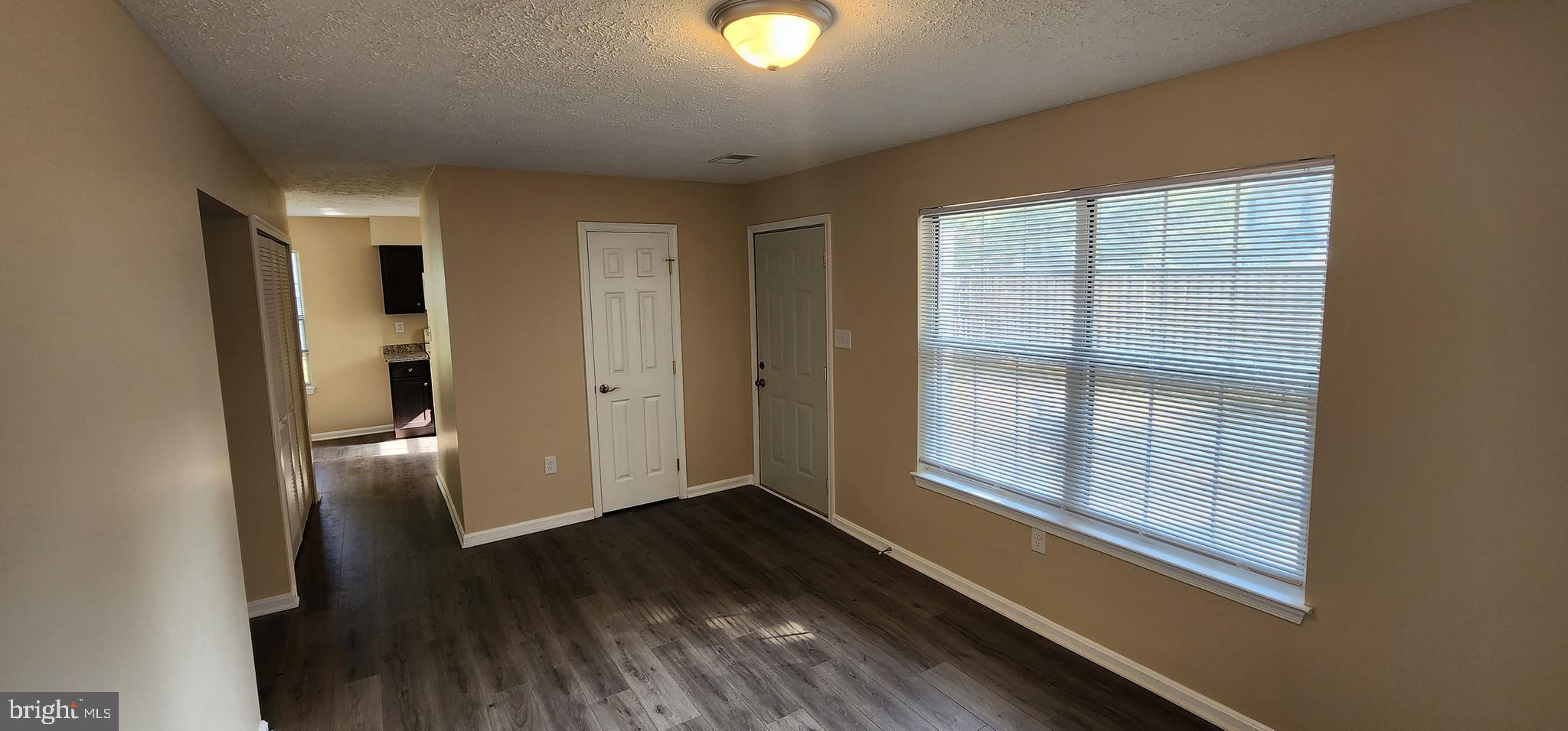 ST CHARLES SUB - HAMPSHIRE - Residential Lease