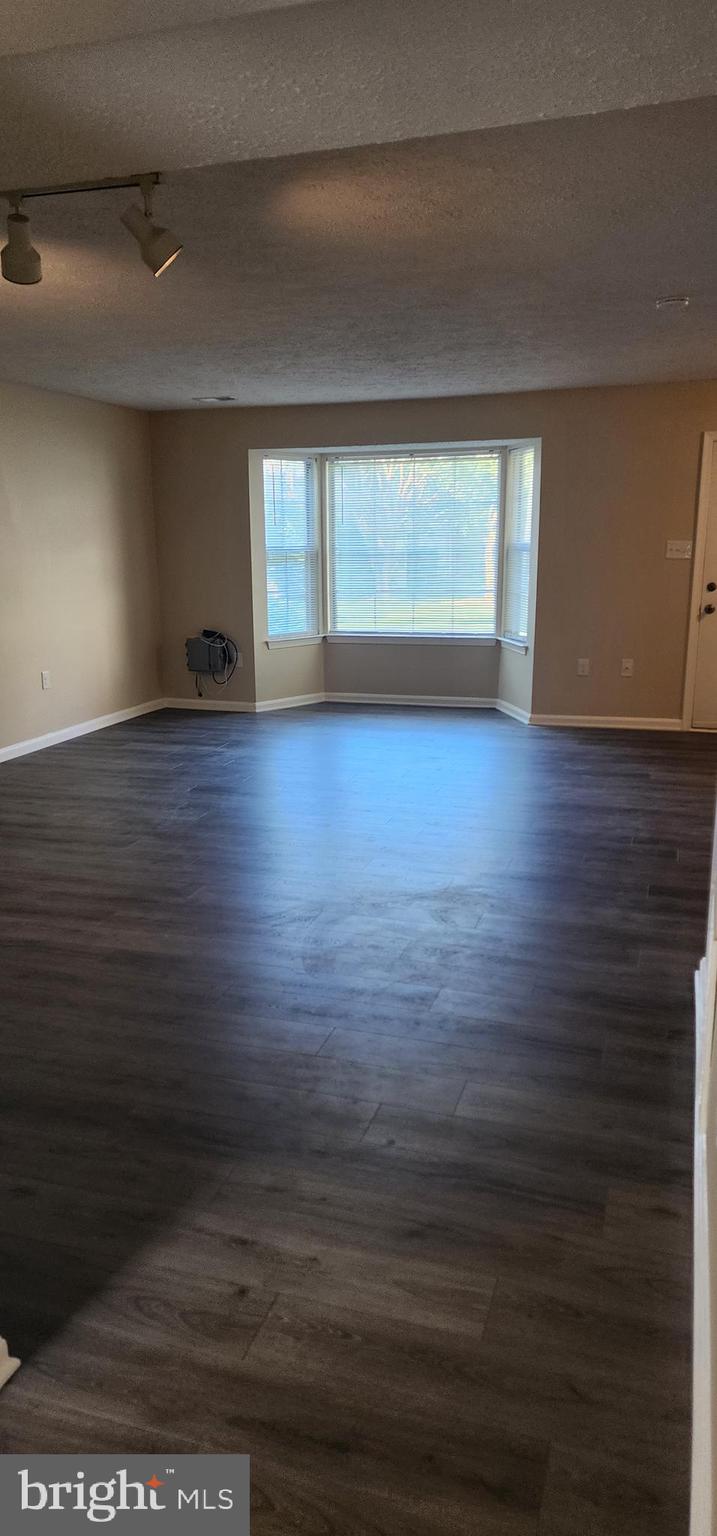 ST CHARLES SUB - HAMPSHIRE - Residential Lease