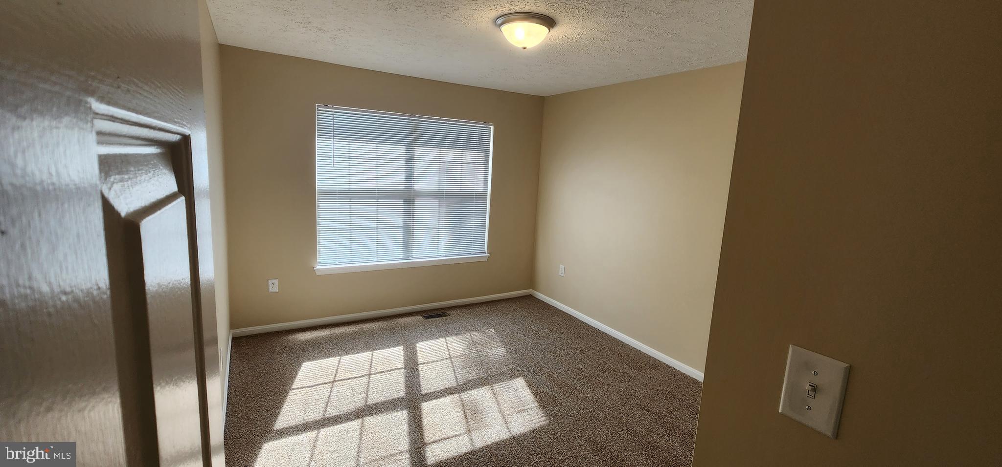 ST CHARLES SUB - HAMPSHIRE - Residential Lease