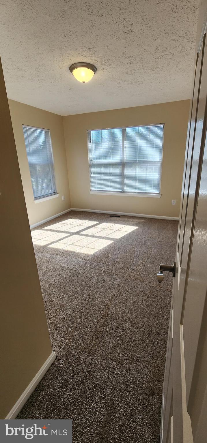 ST CHARLES SUB - HAMPSHIRE - Residential Lease