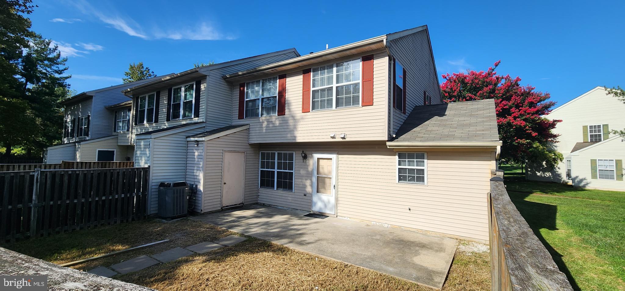 ST CHARLES SUB - HAMPSHIRE - Residential Lease