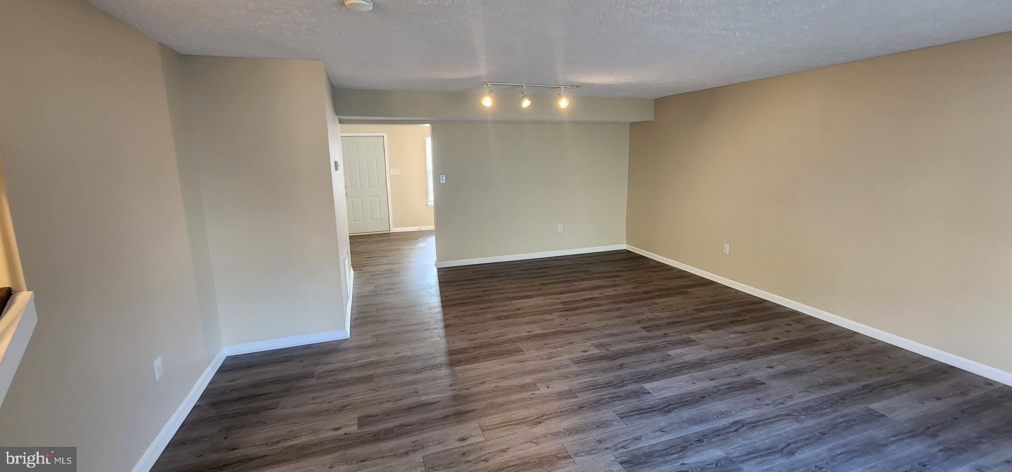 ST CHARLES SUB - HAMPSHIRE - Residential Lease