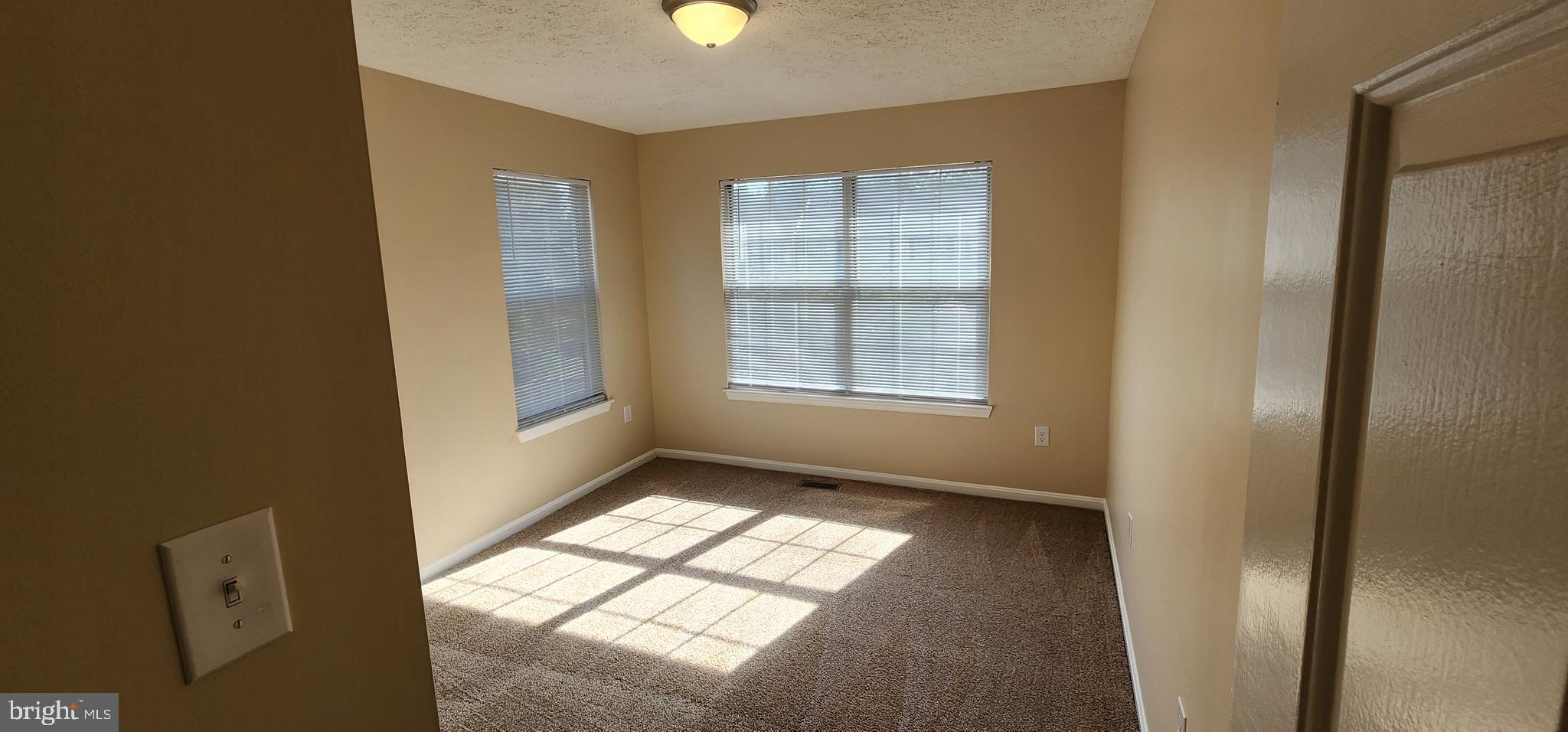 ST CHARLES SUB - HAMPSHIRE - Residential Lease