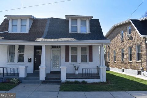 Photo of 752 Mckenzie Street, YORK, PA 17401 (MLS # PAYK2100788)