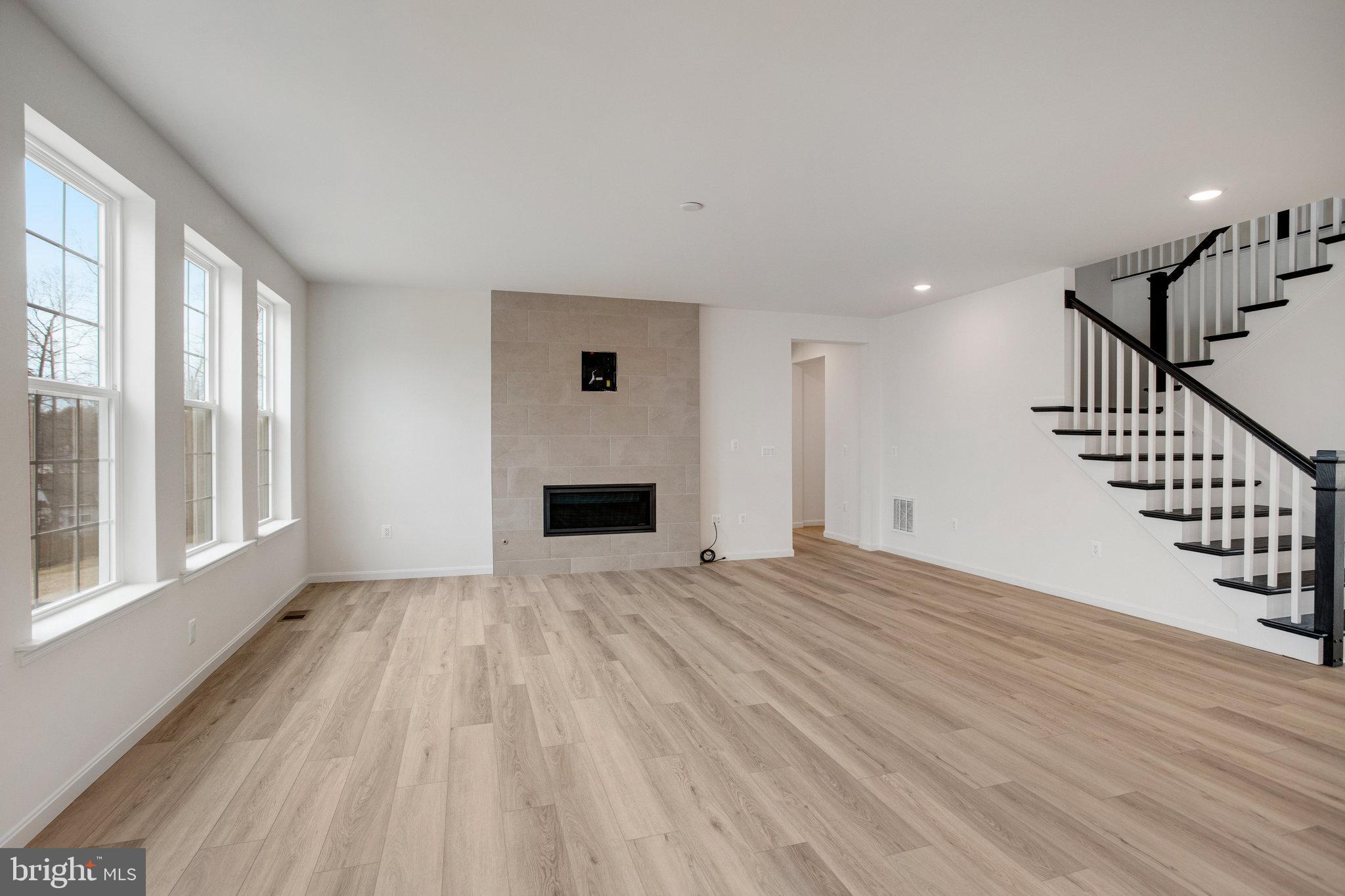 WHITE OAK - Residential