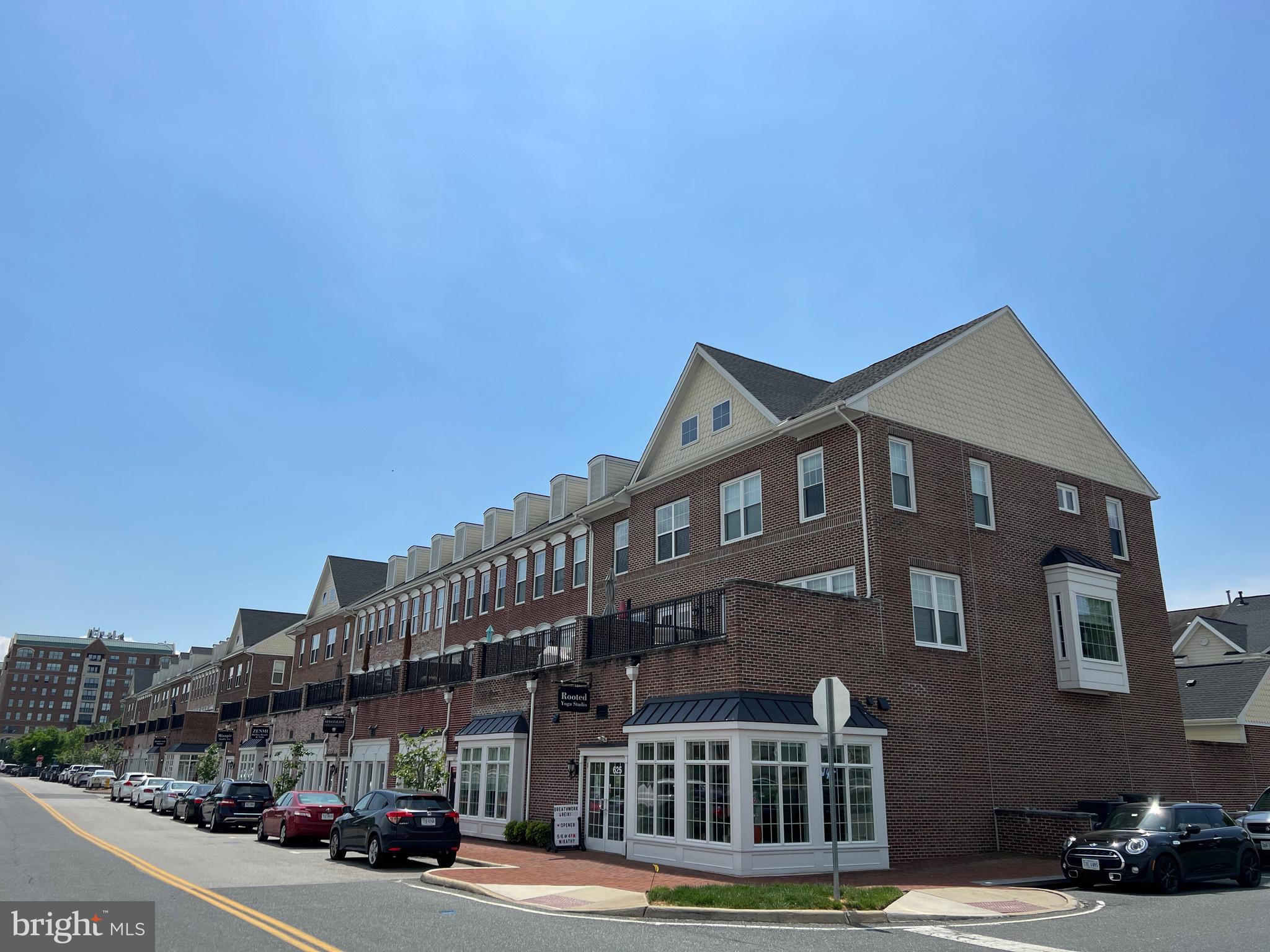 BELMONT TOWN CENTER - Residential Lease